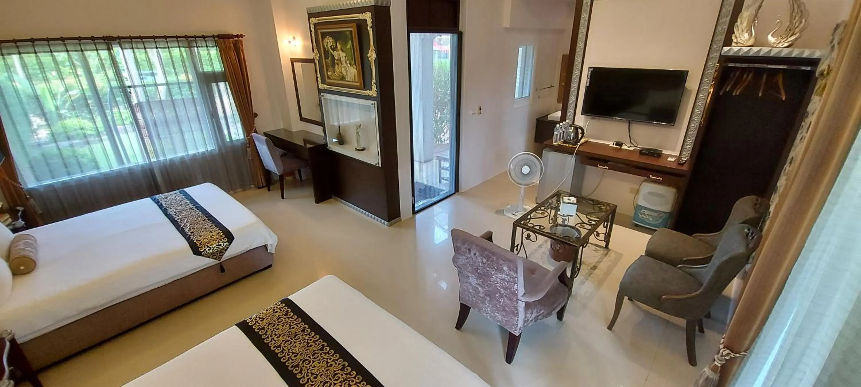 Living room, Bed in The House of Water