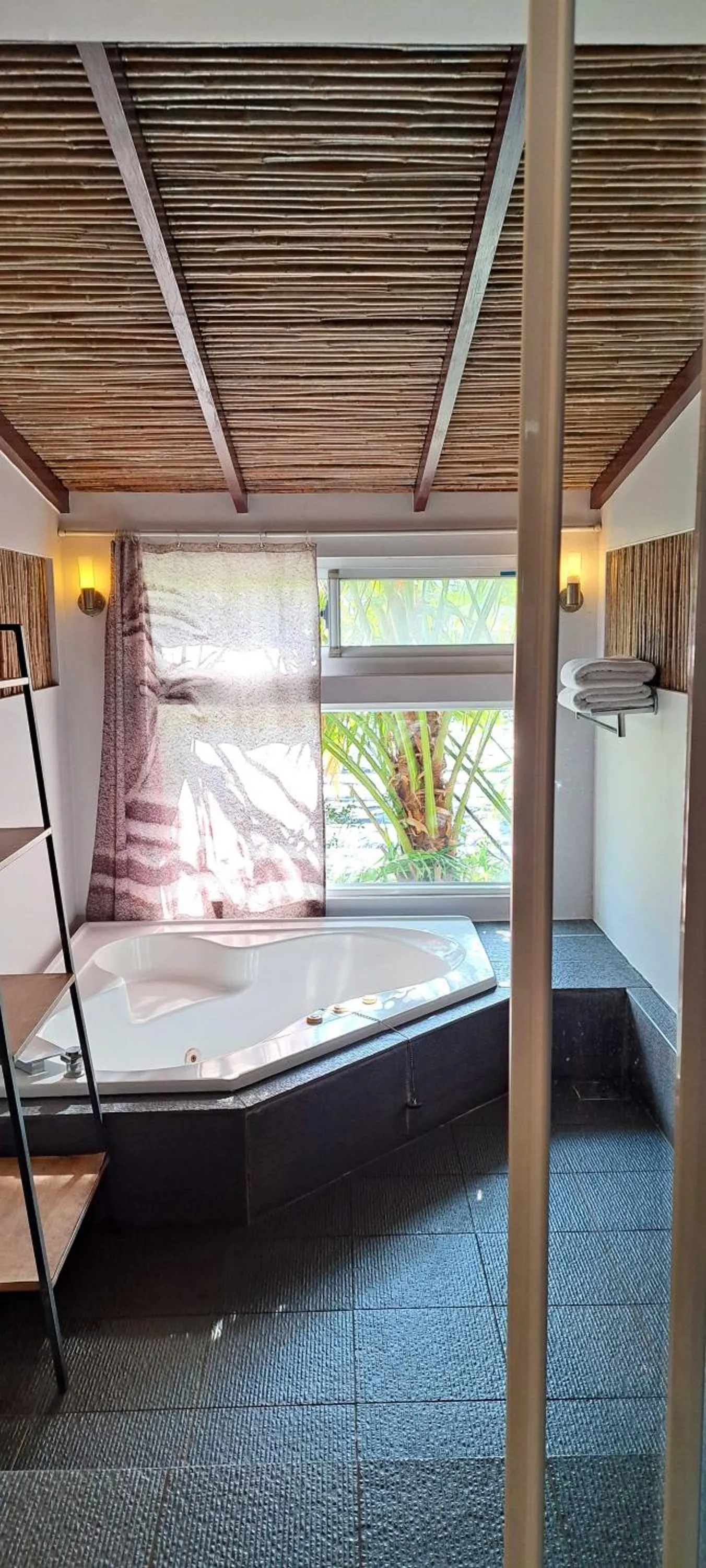 Bathroom, Bed in The House of Water