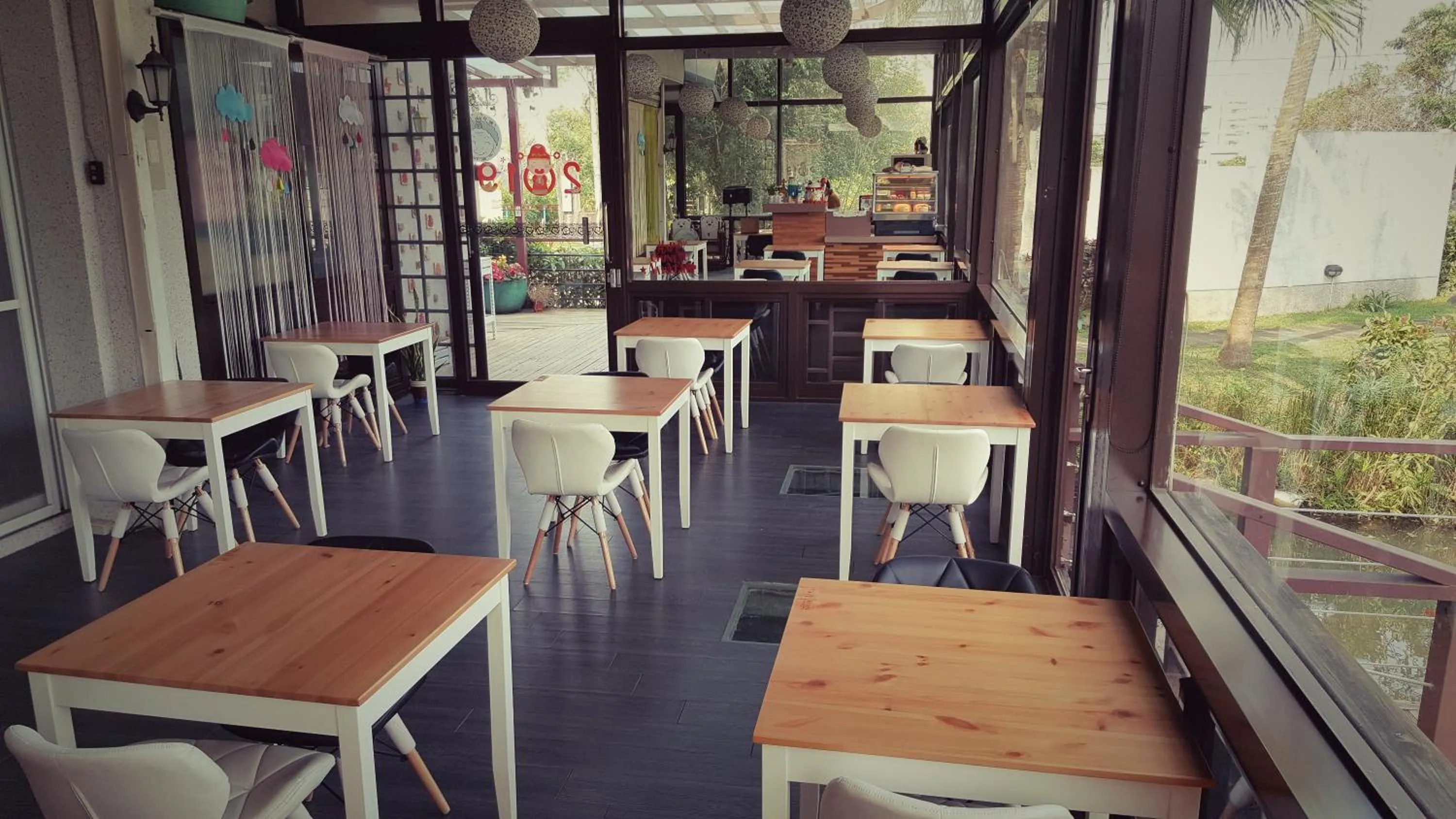 Restaurant/places to eat in The House of Water