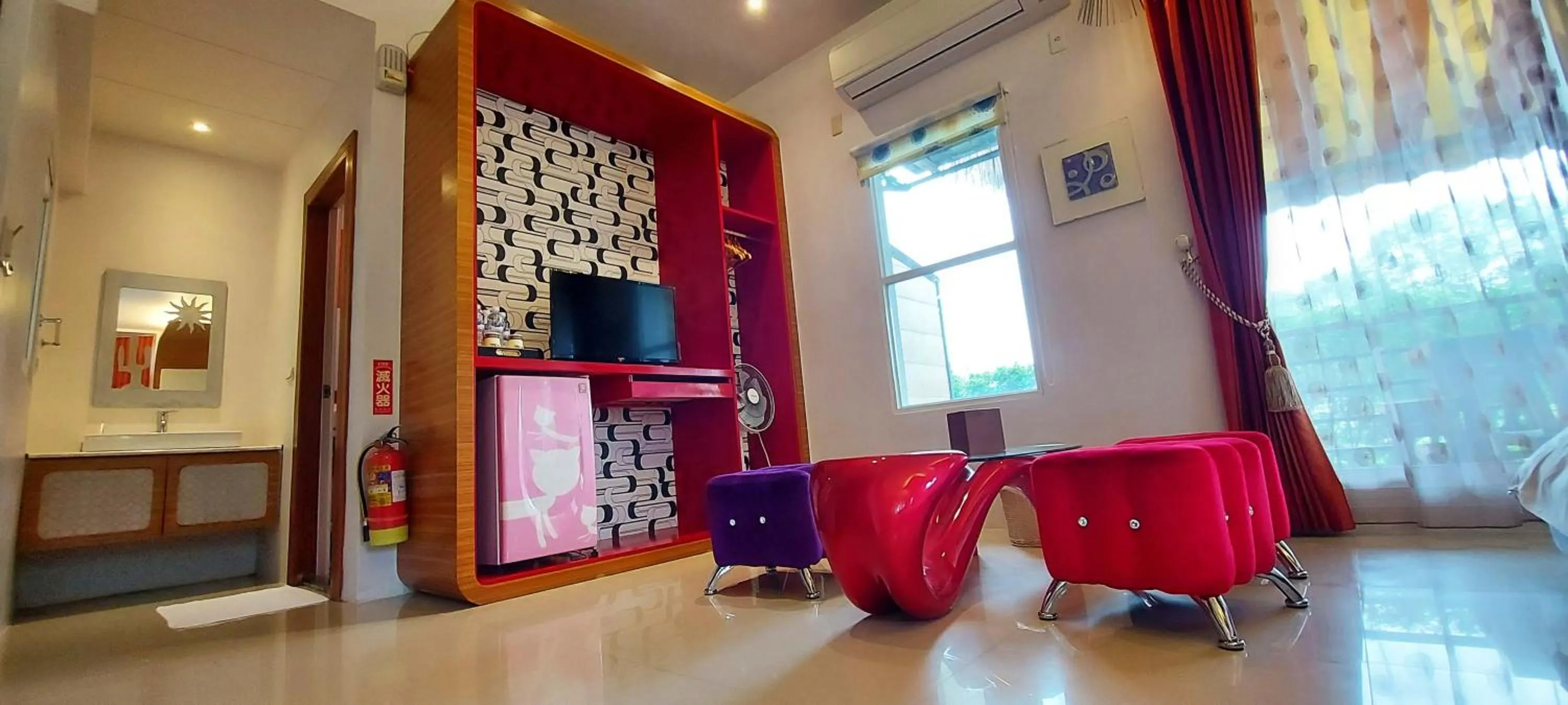 Living room, Bed in The House of Water