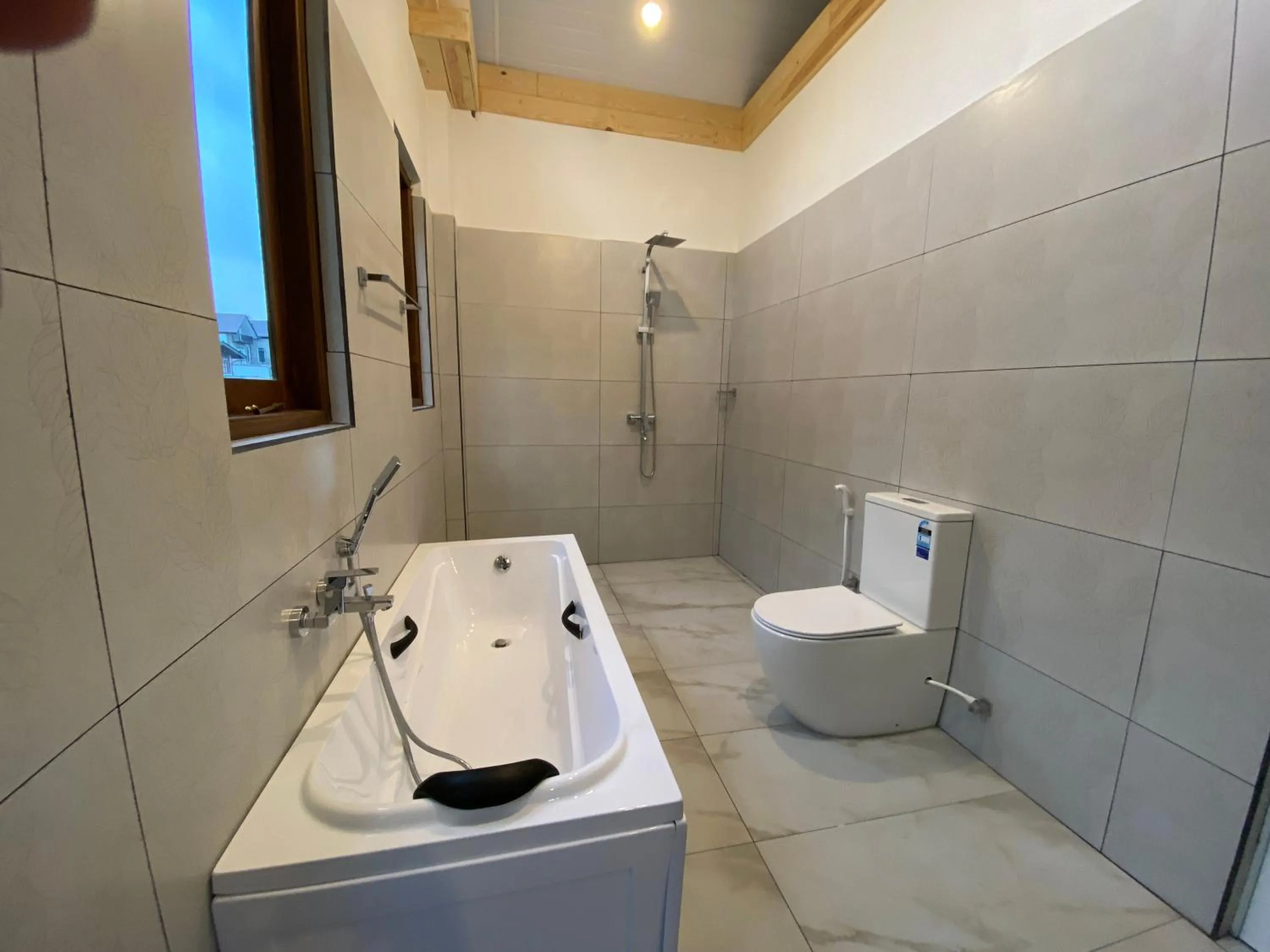 Shower in Ella Dream Mount