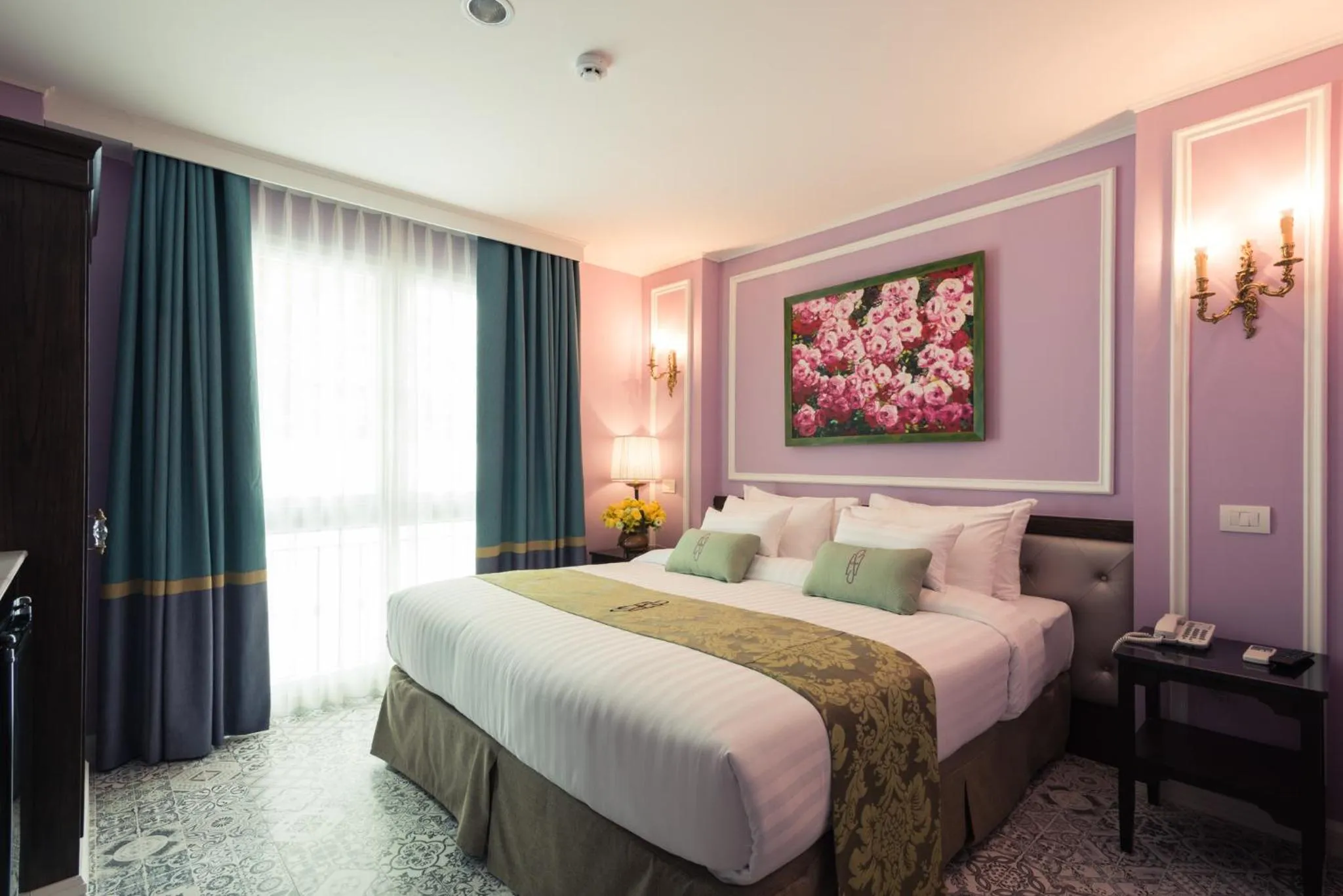 Bedroom, Bed in Sara's Hotel