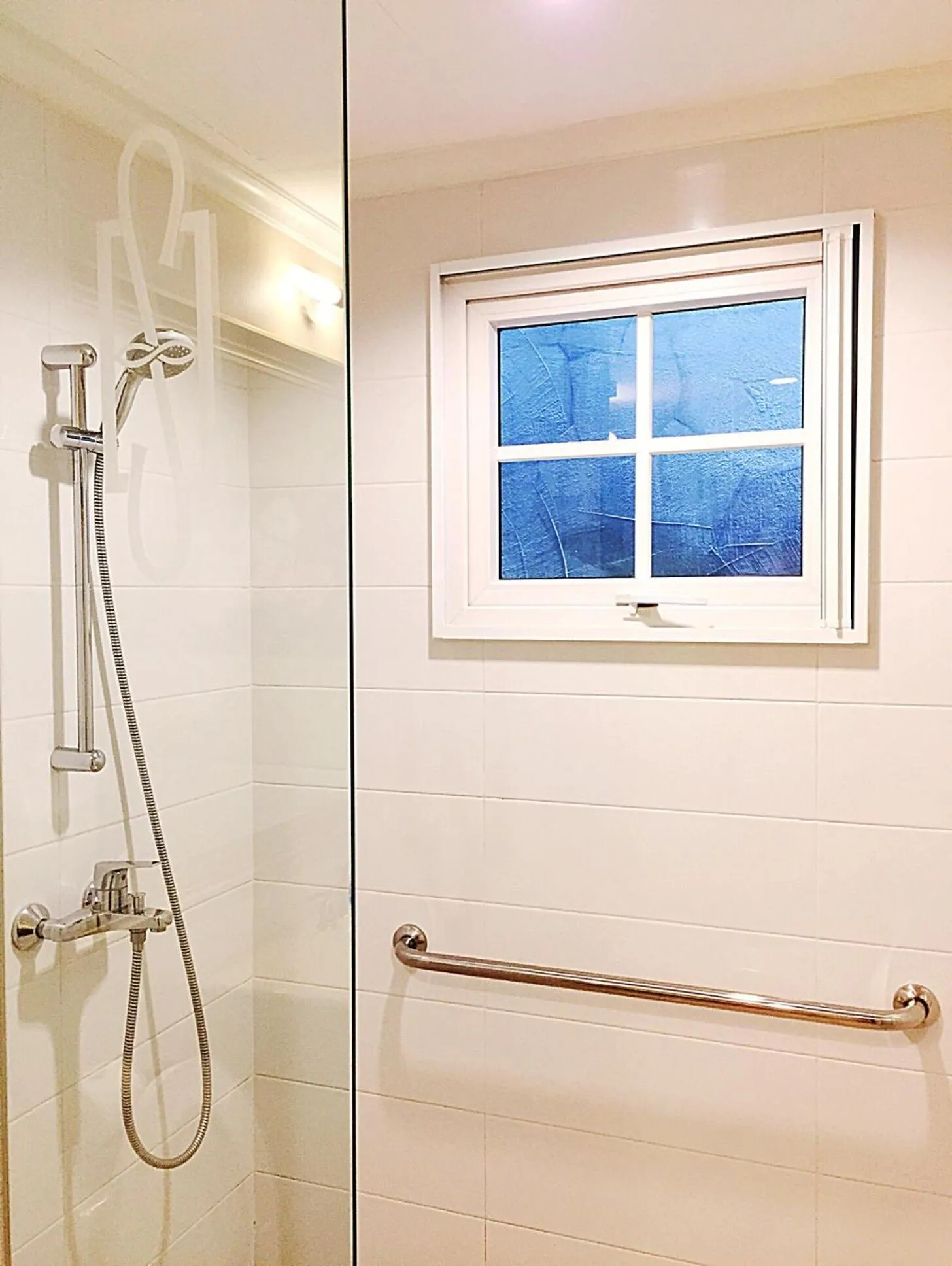 Shower in Sara's Hotel