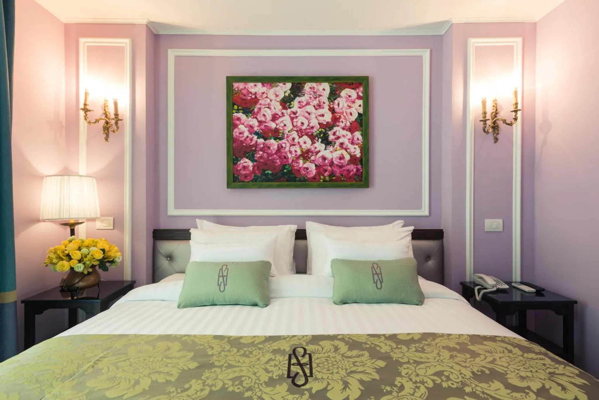 Bedroom, Bed in Sara's Hotel