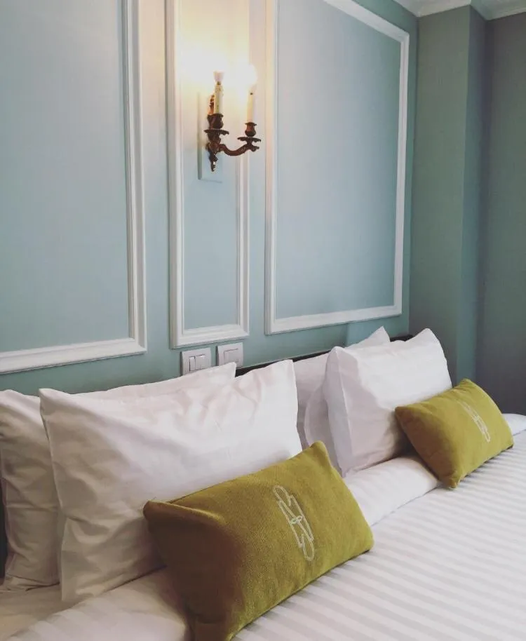 Bedroom, Bed in Sara's Hotel