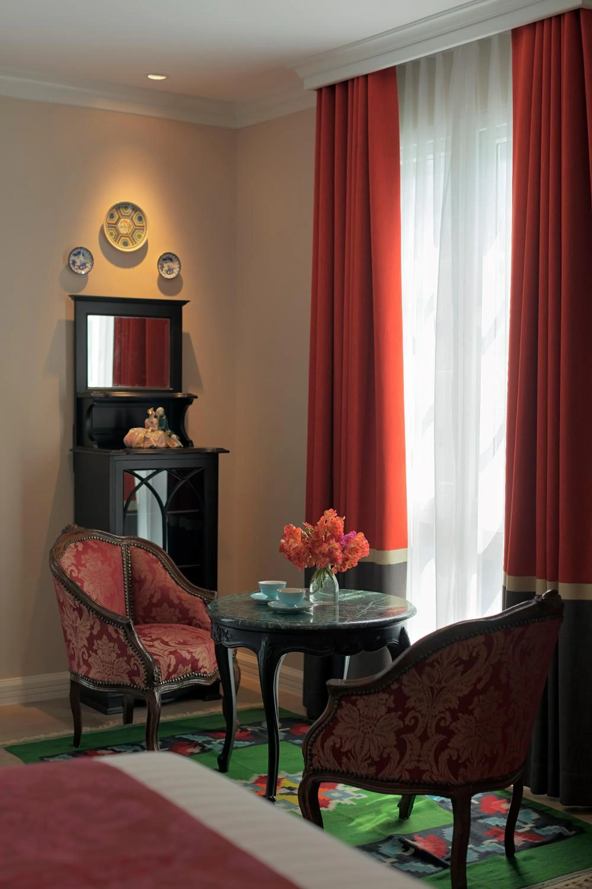 Seating area in Sara's Hotel