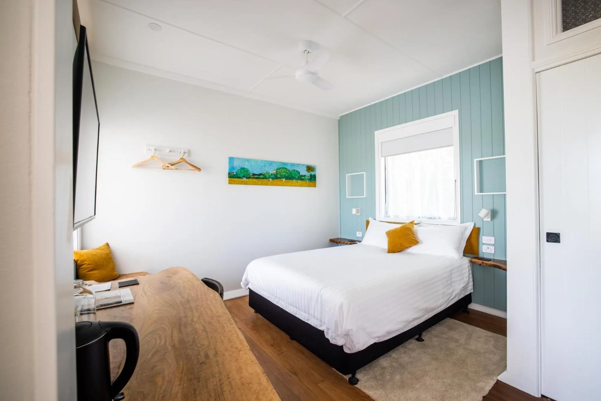 Bed in Kernow - Minimum age 18