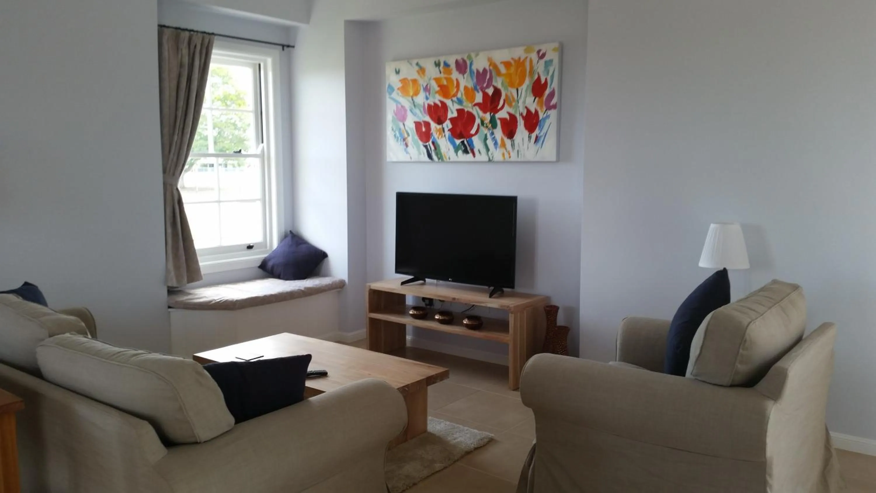 Living room in Kernow - Minimum age 18