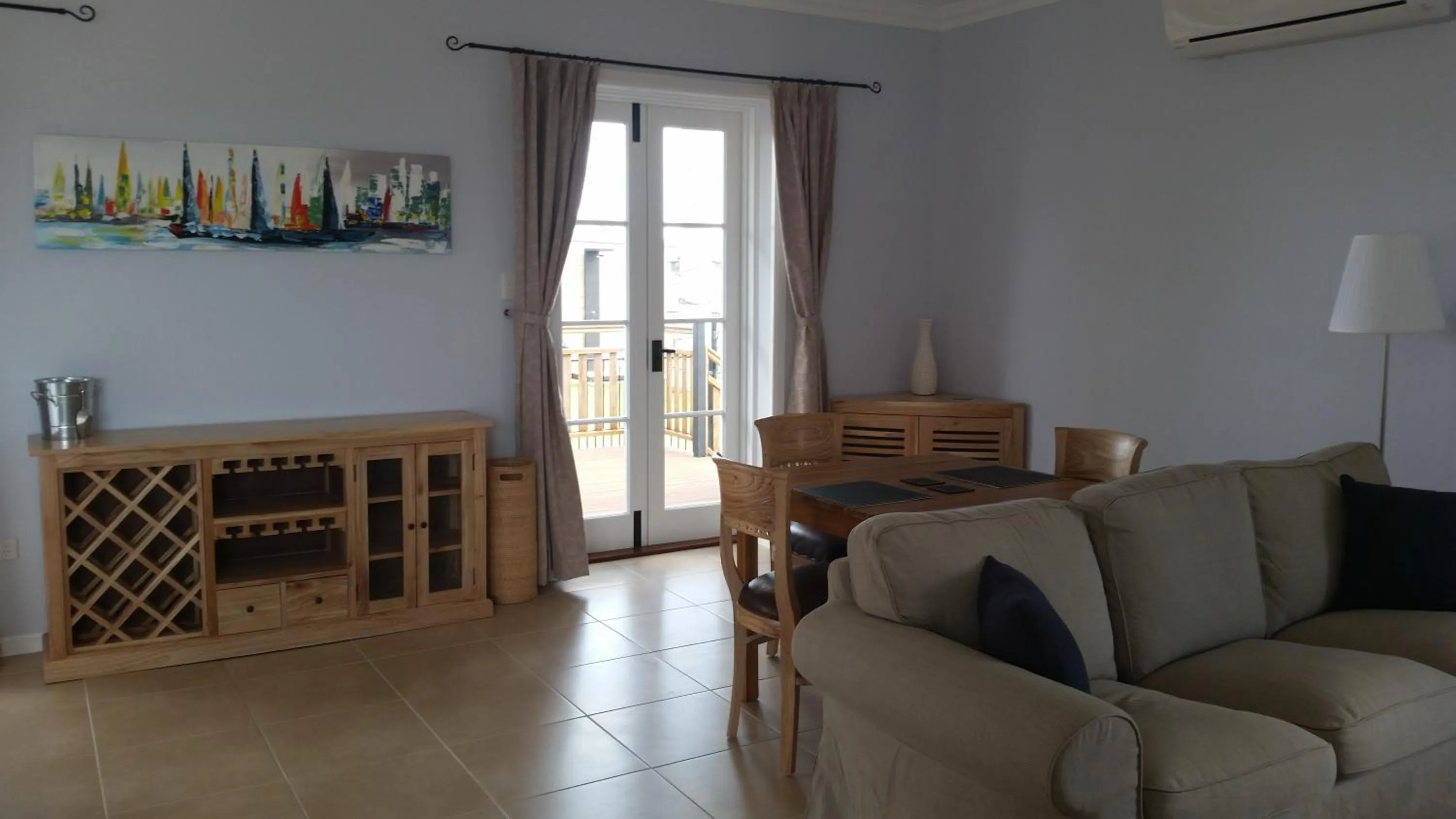 Dining area in Kernow - Minimum age 18