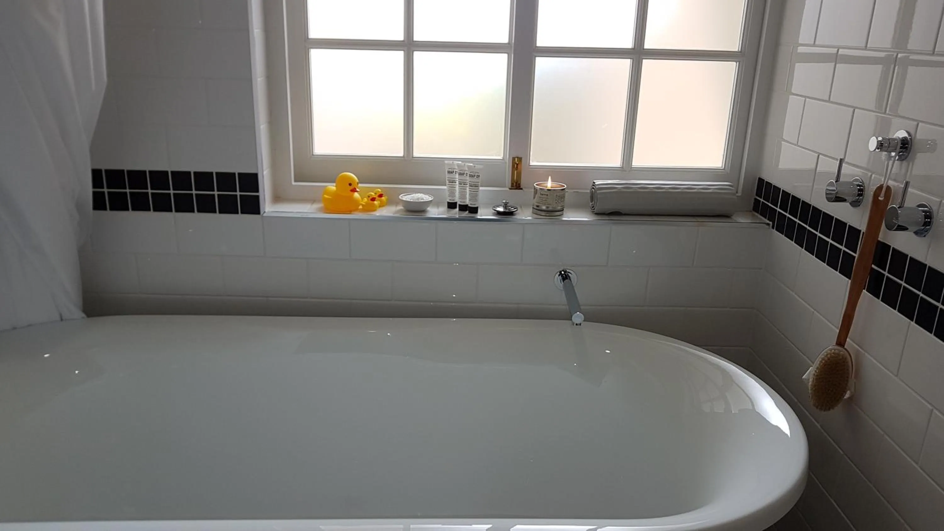 Bathroom in Kernow - Minimum age 18