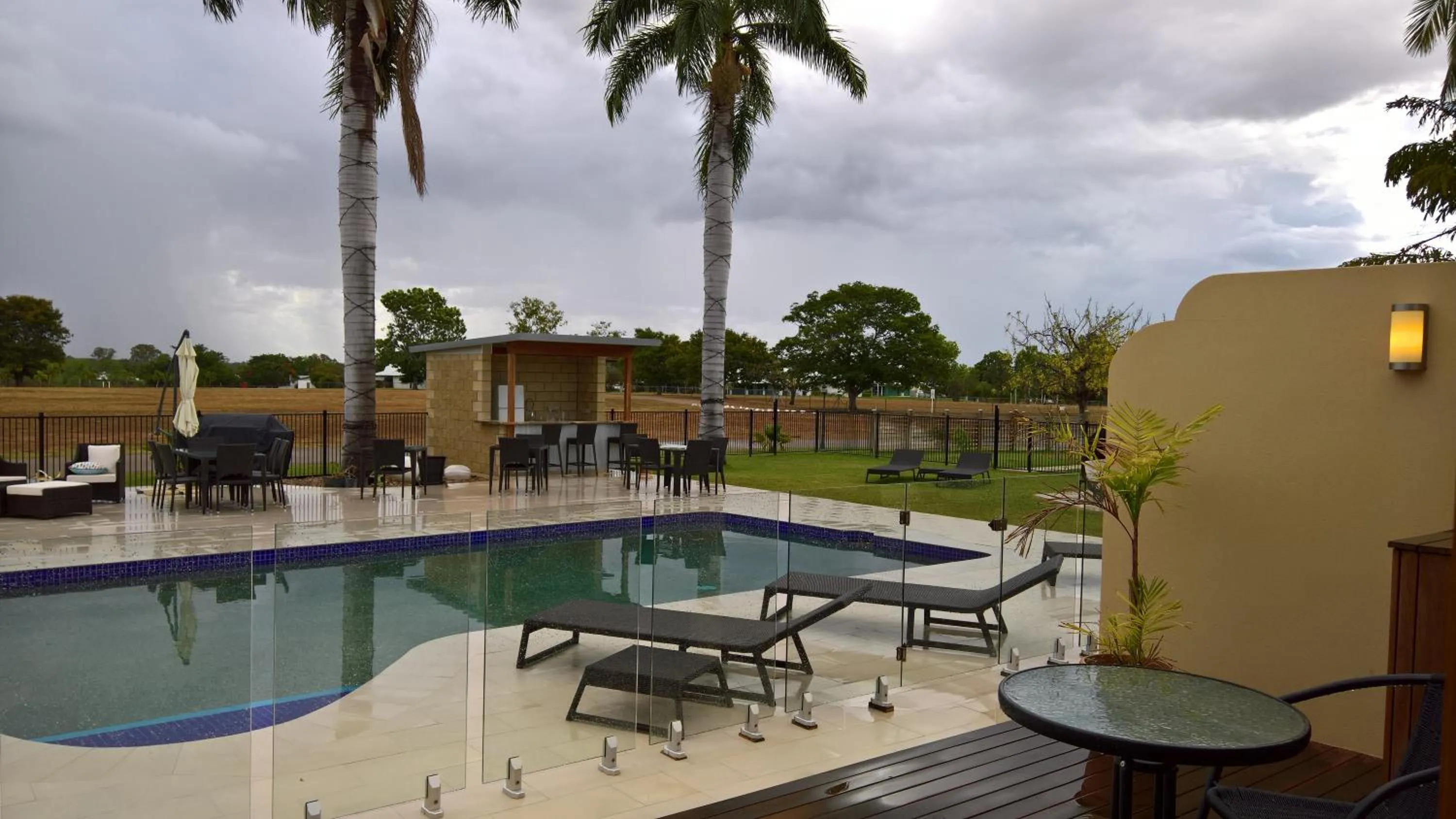 Swimming pool in Kernow - Minimum age 18