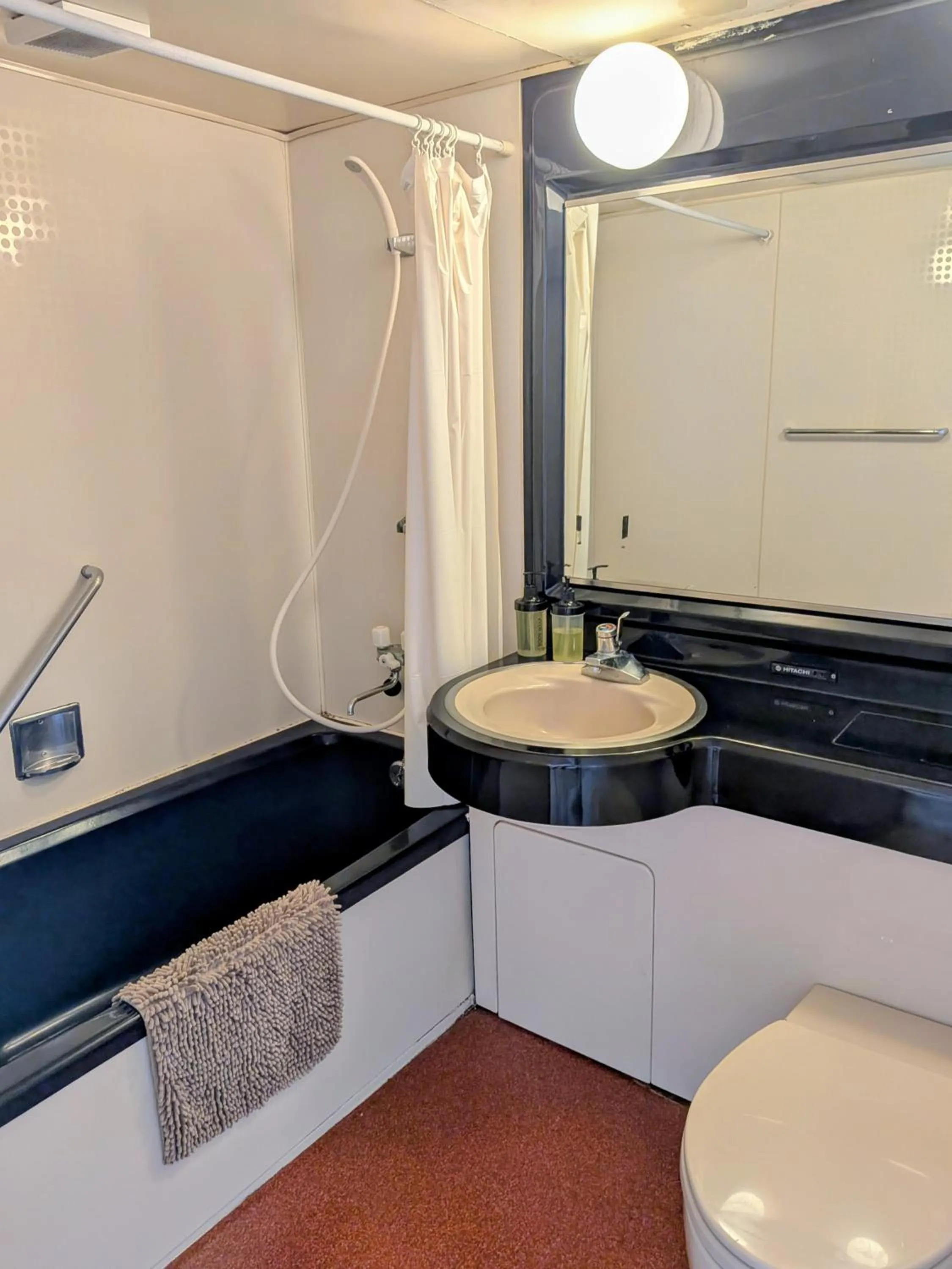 Bathroom in Hotel Madam Mirei