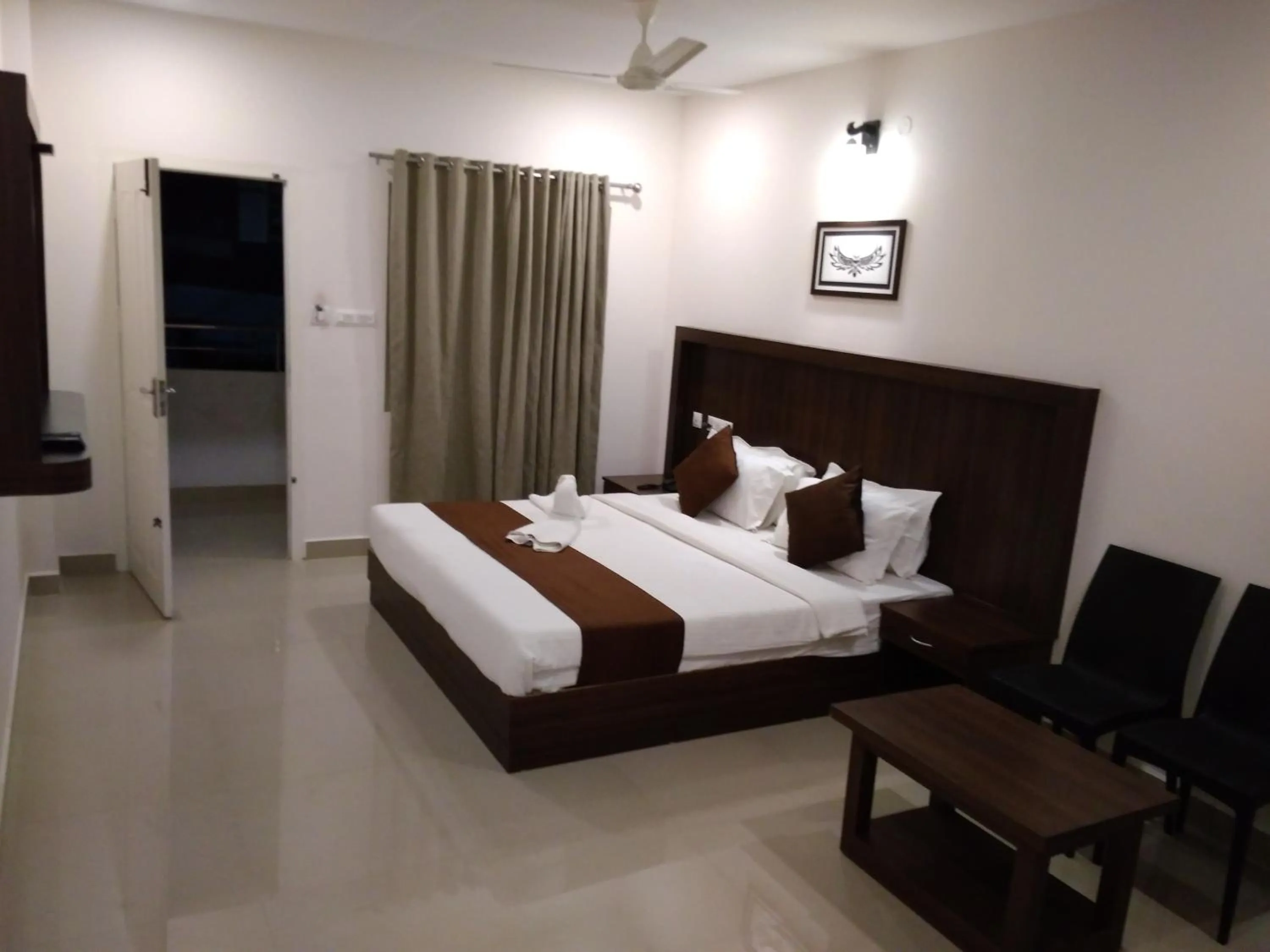 Photo of the whole room, Bed in Highrange Plaza