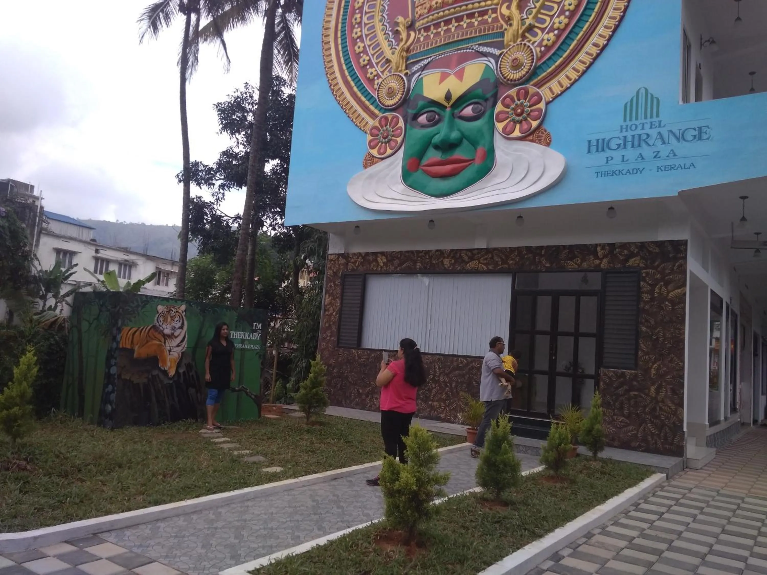 Restaurant/places to eat in Highrange Plaza