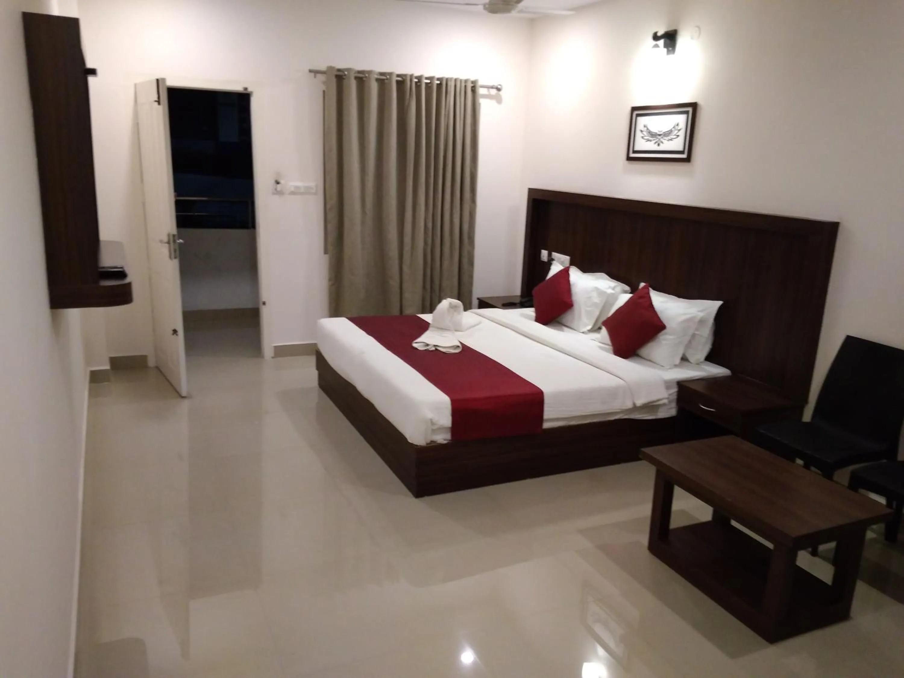 Photo of the whole room, Bed in Highrange Plaza