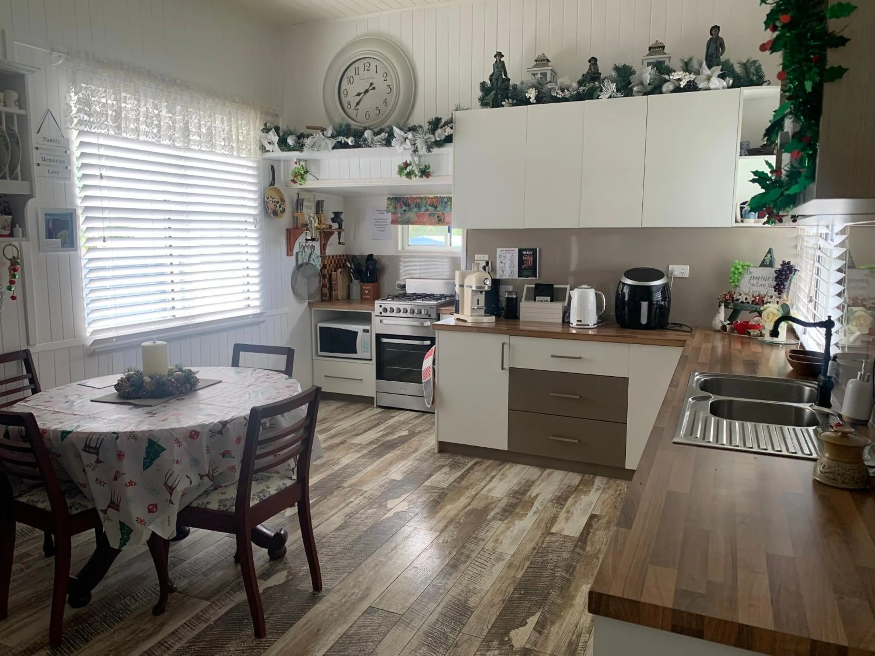 Cherry Blossom Cottage-with country charm and spa
