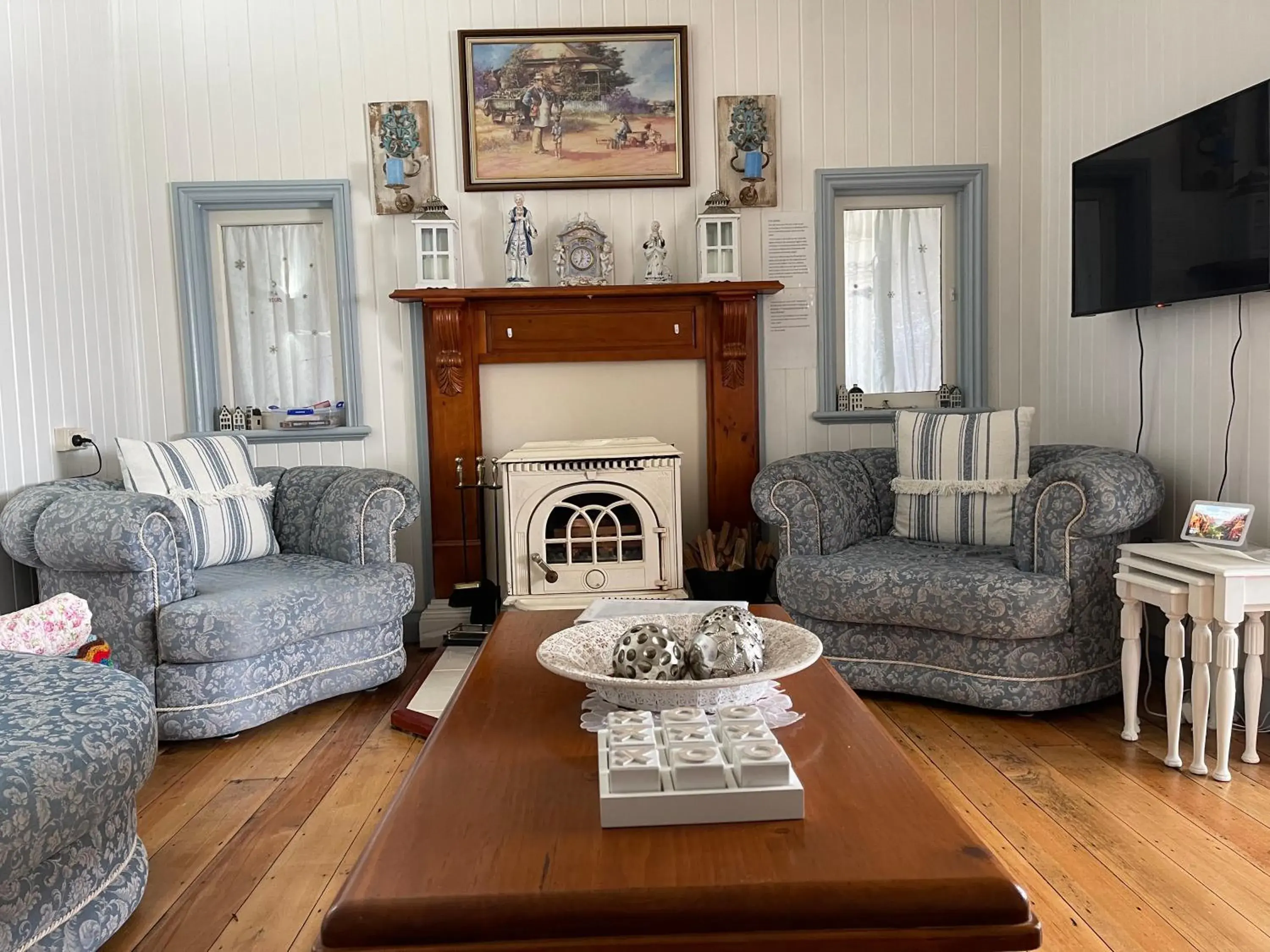Cherry Blossom Cottage-with country charm and spa Cherry Blossom Cottage-with country charm and spa