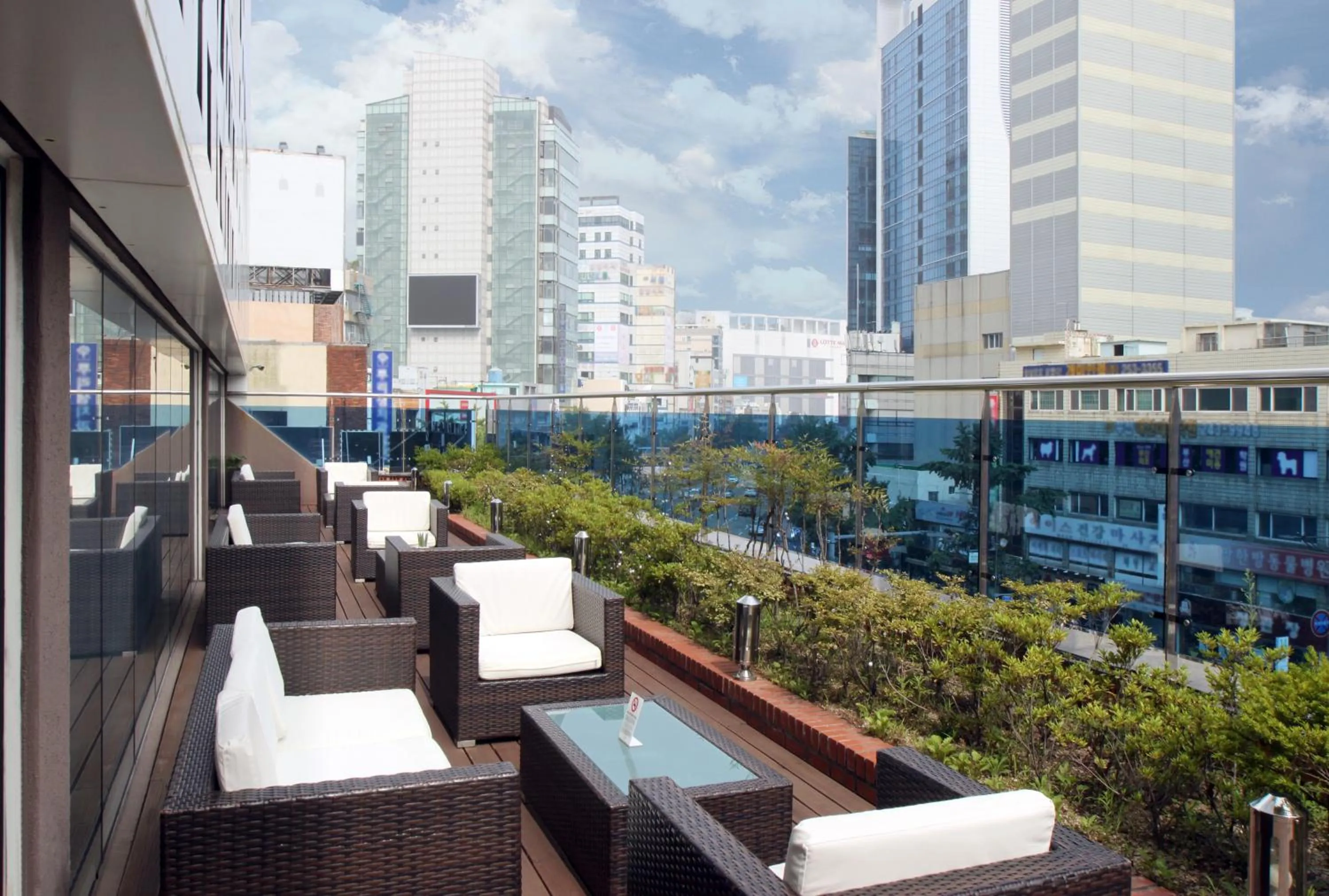 Patio in Hotel Foret Premier Nampo