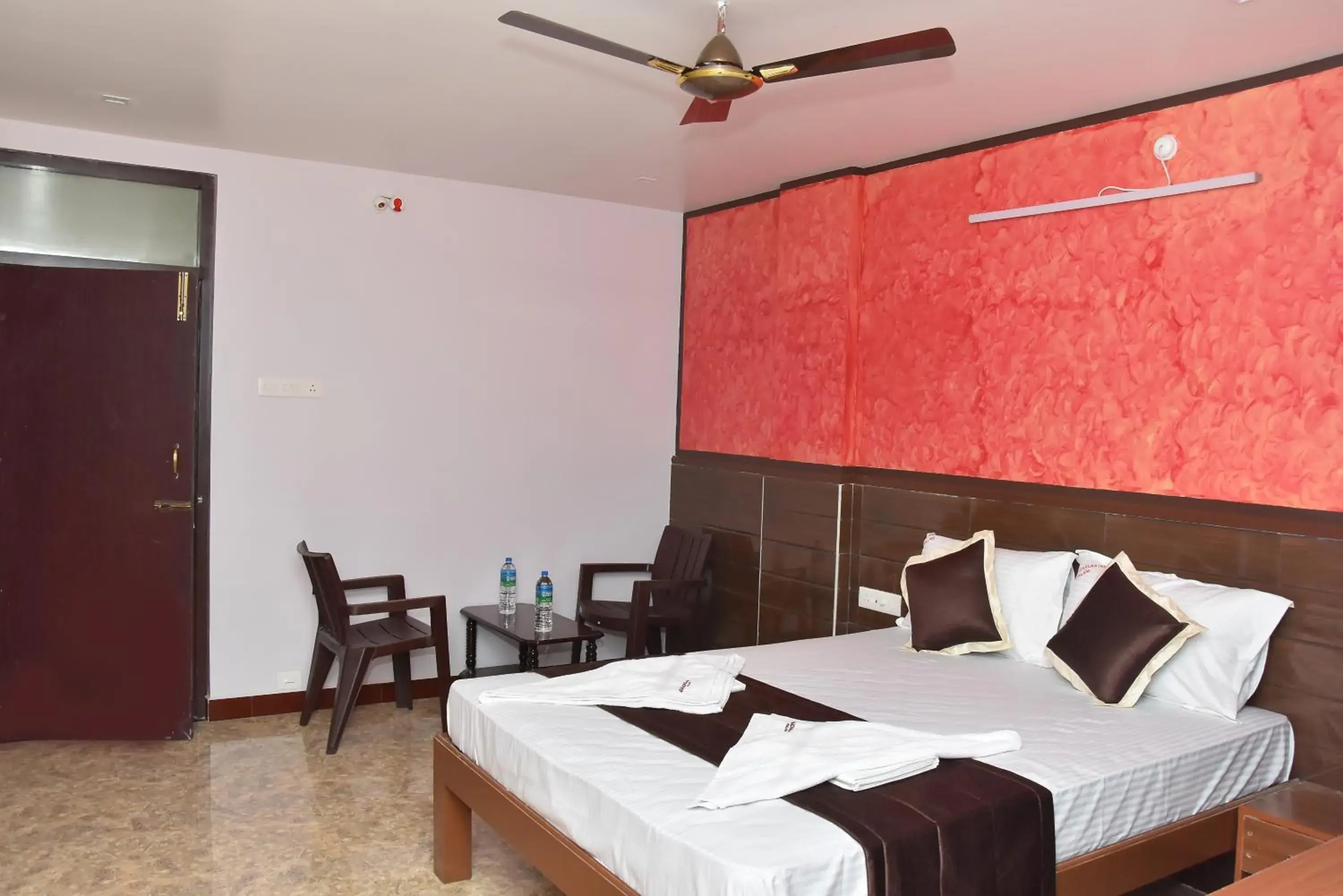 Deluxe Triple Room in Arunaachalaa Inn Deluxe Triple Room in Arunaachalaa Inn