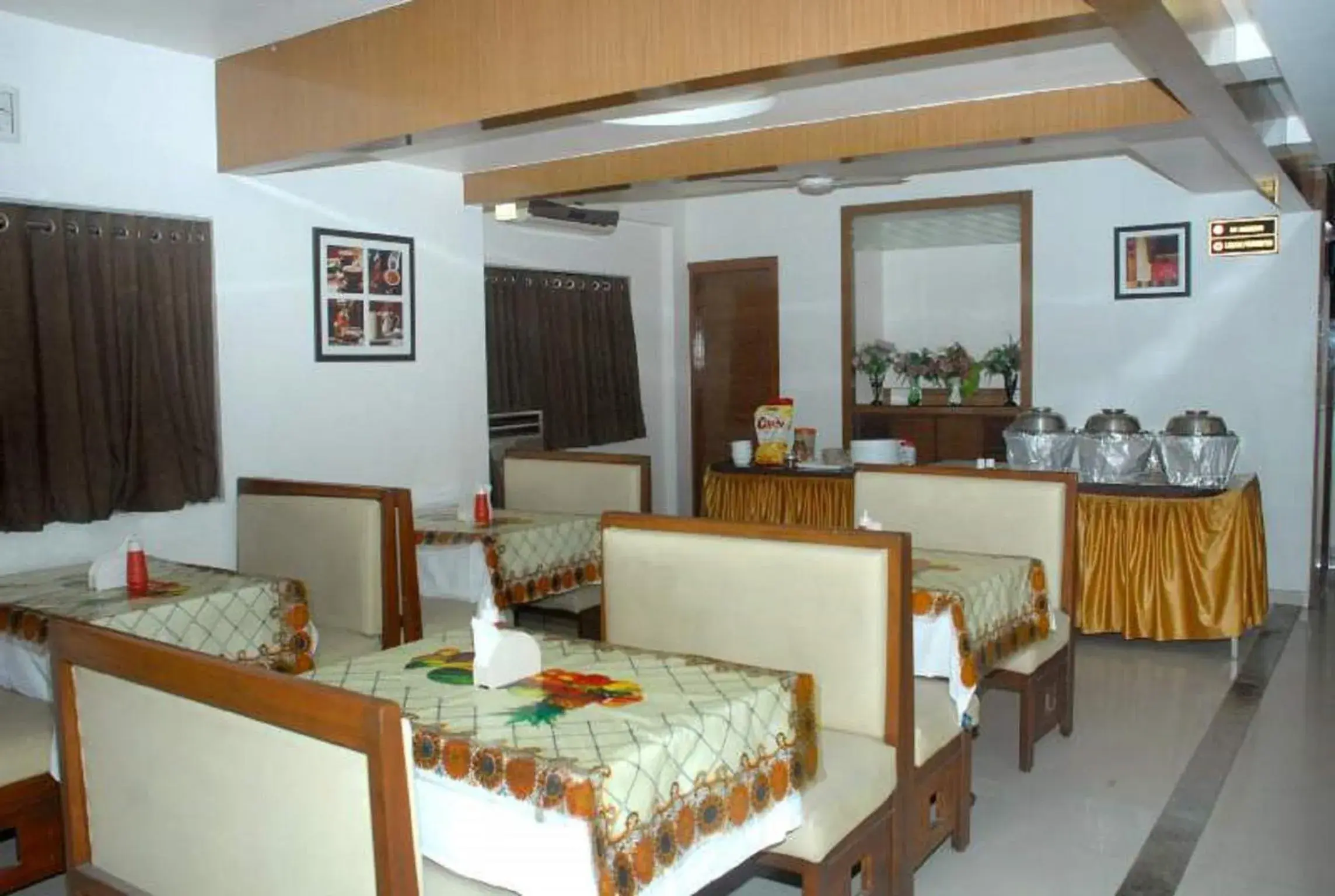 Restaurant/places to eat in Hotel Happiness Restaurant/places to eat in Hotel Happiness