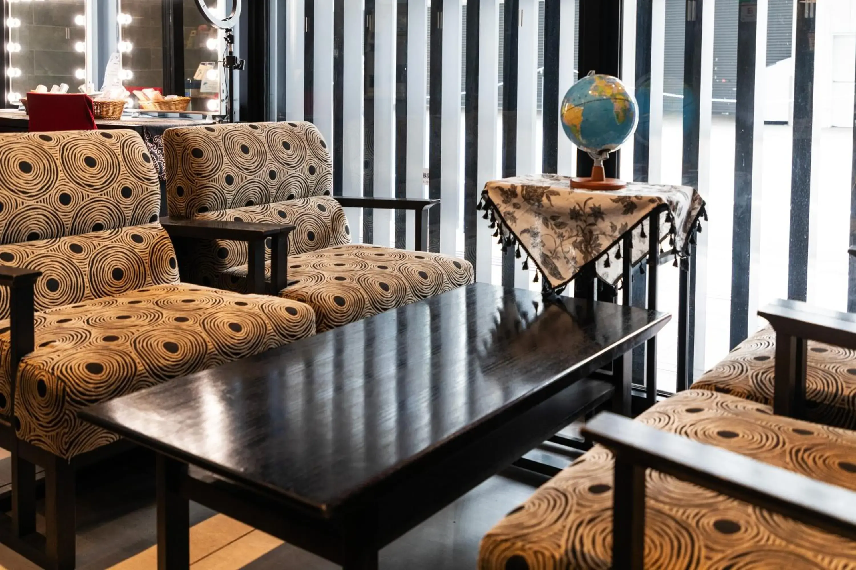 Lobby or reception in Hotel. Links Namba Lobby or reception in Hotel. Links Namba