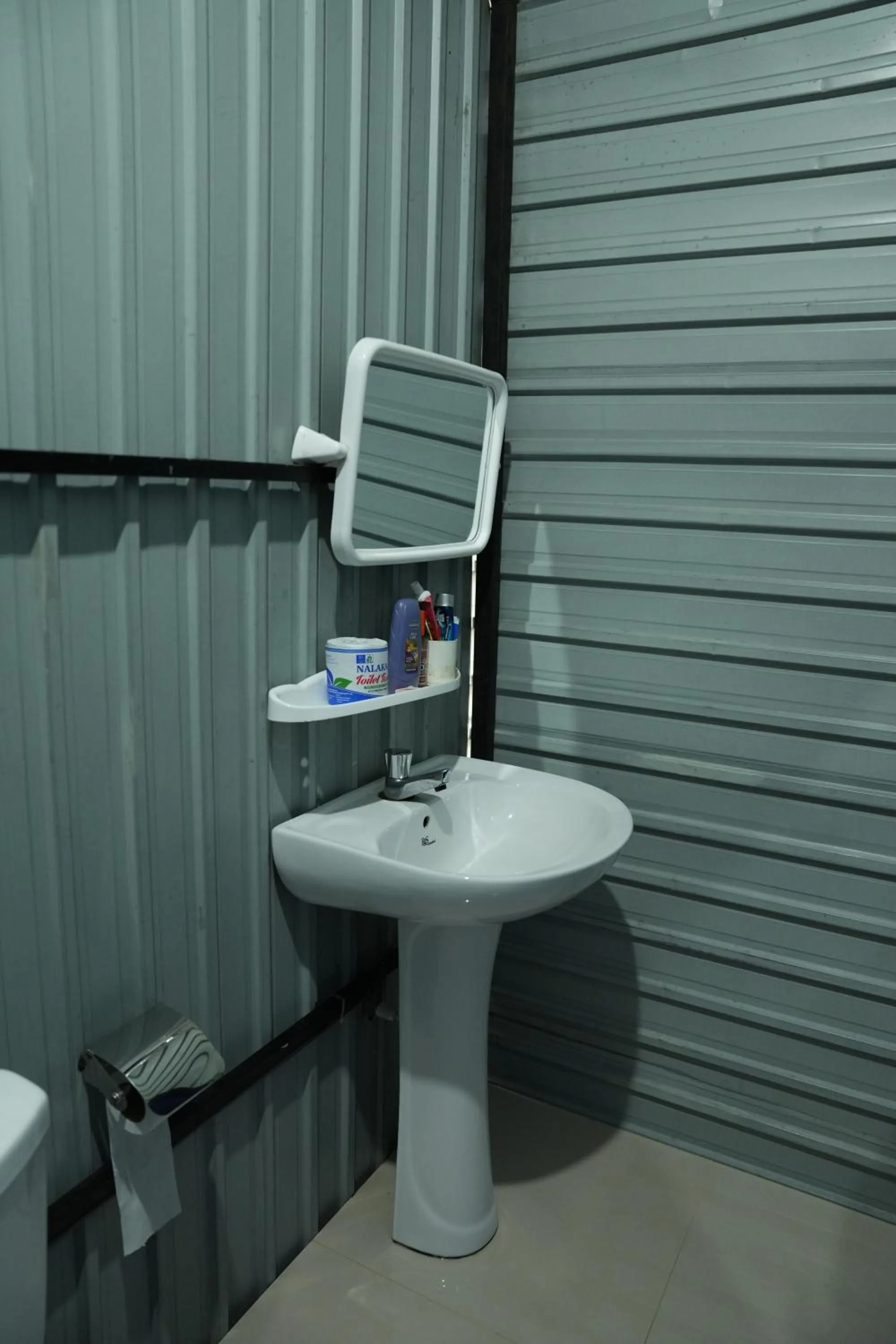 Airport A4 Transit Hub - Eco Chalets - FREE SHUTTLE SERVICE 24HRS