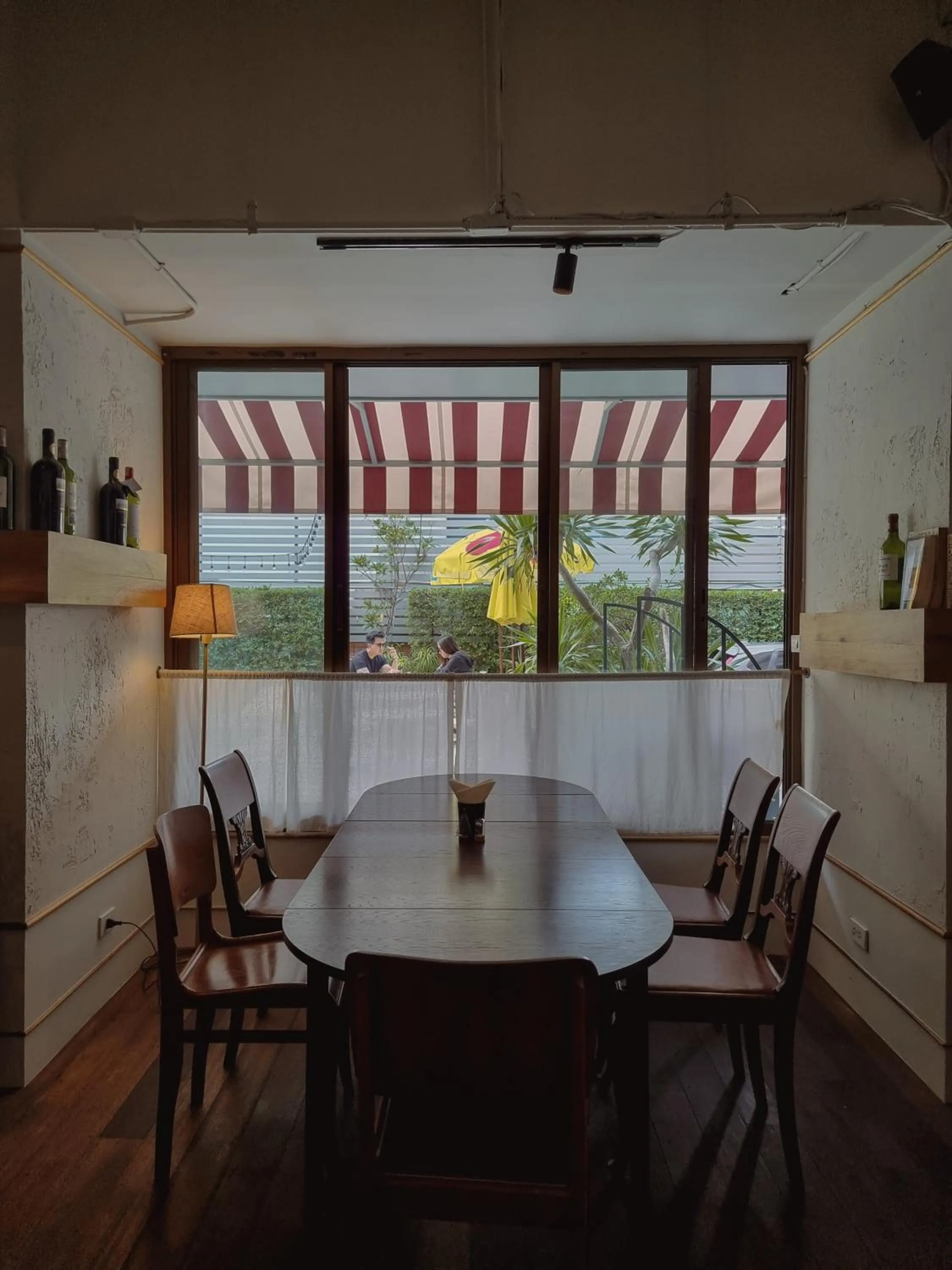 Restaurant/places to eat in Josh Hotel