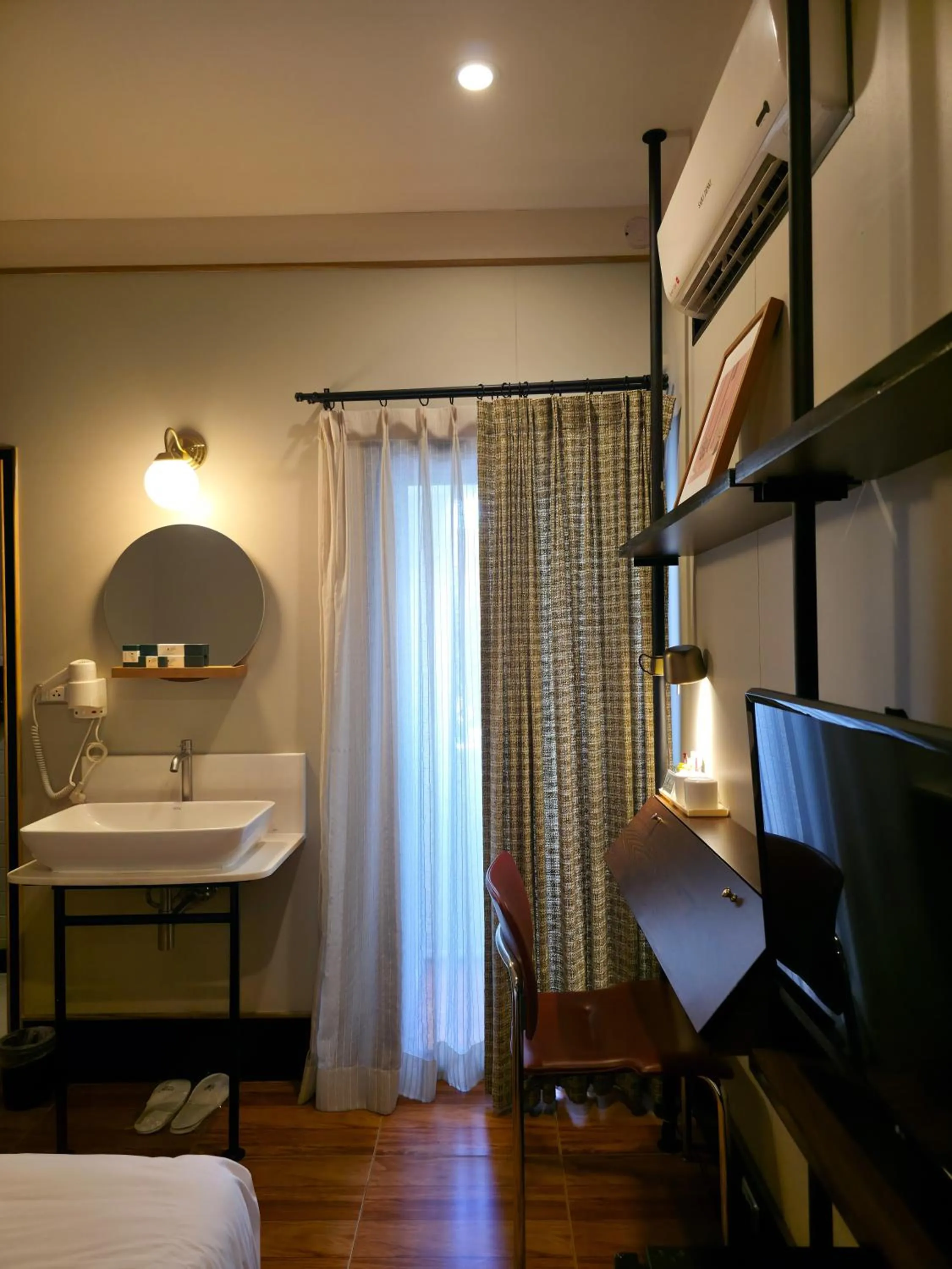 Photo of the whole room, Bed in Josh Hotel