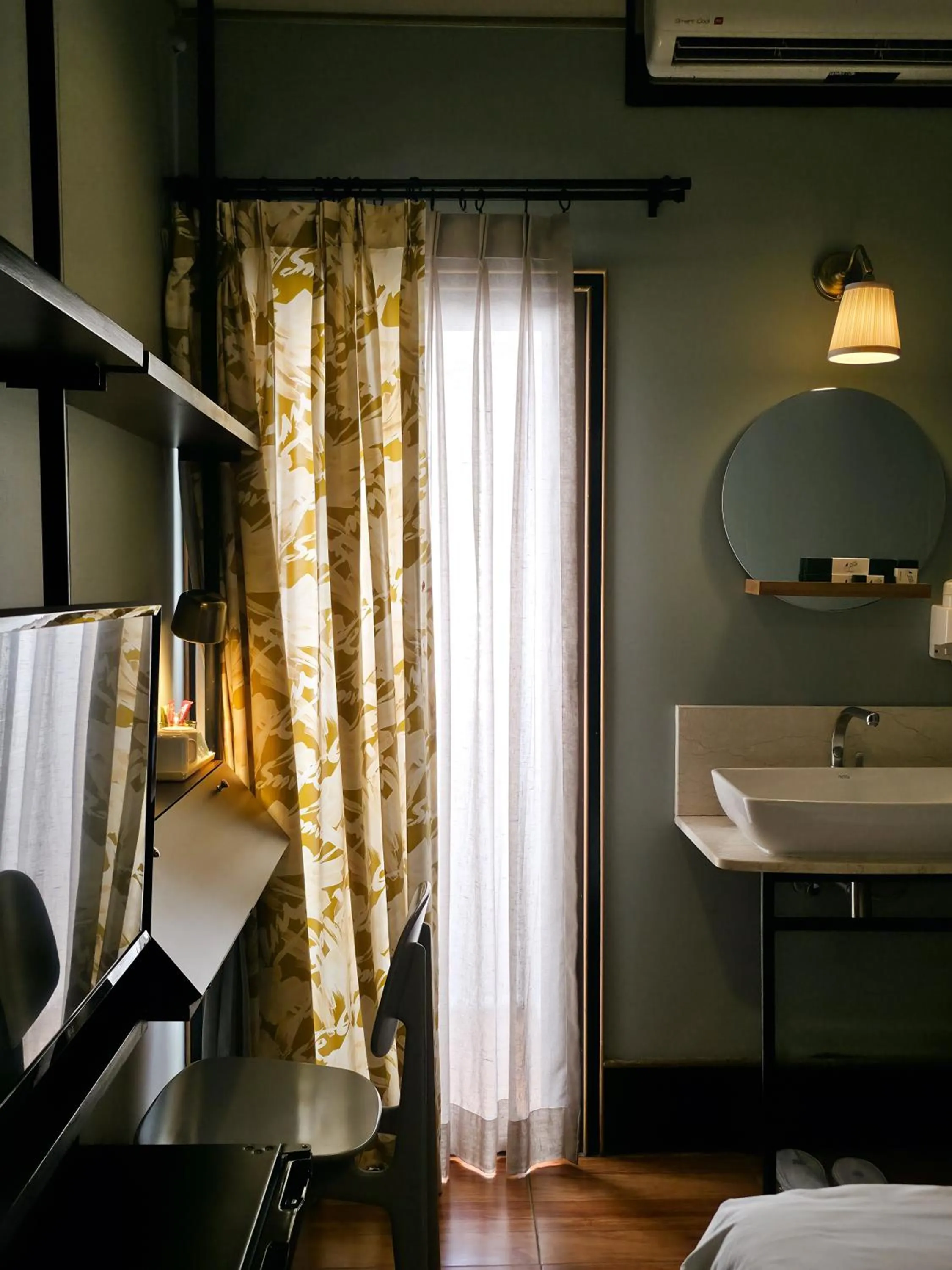 Bedroom, Bed in Josh Hotel