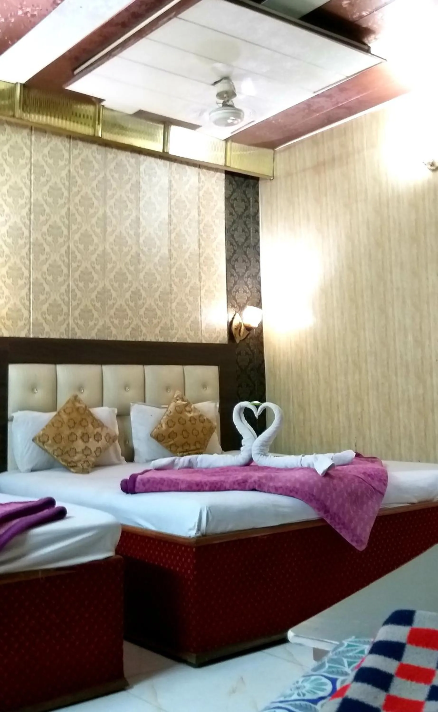 Bedroom, Bed in Hotel Shehnaz Inn - Walking Distance for Golden Temple