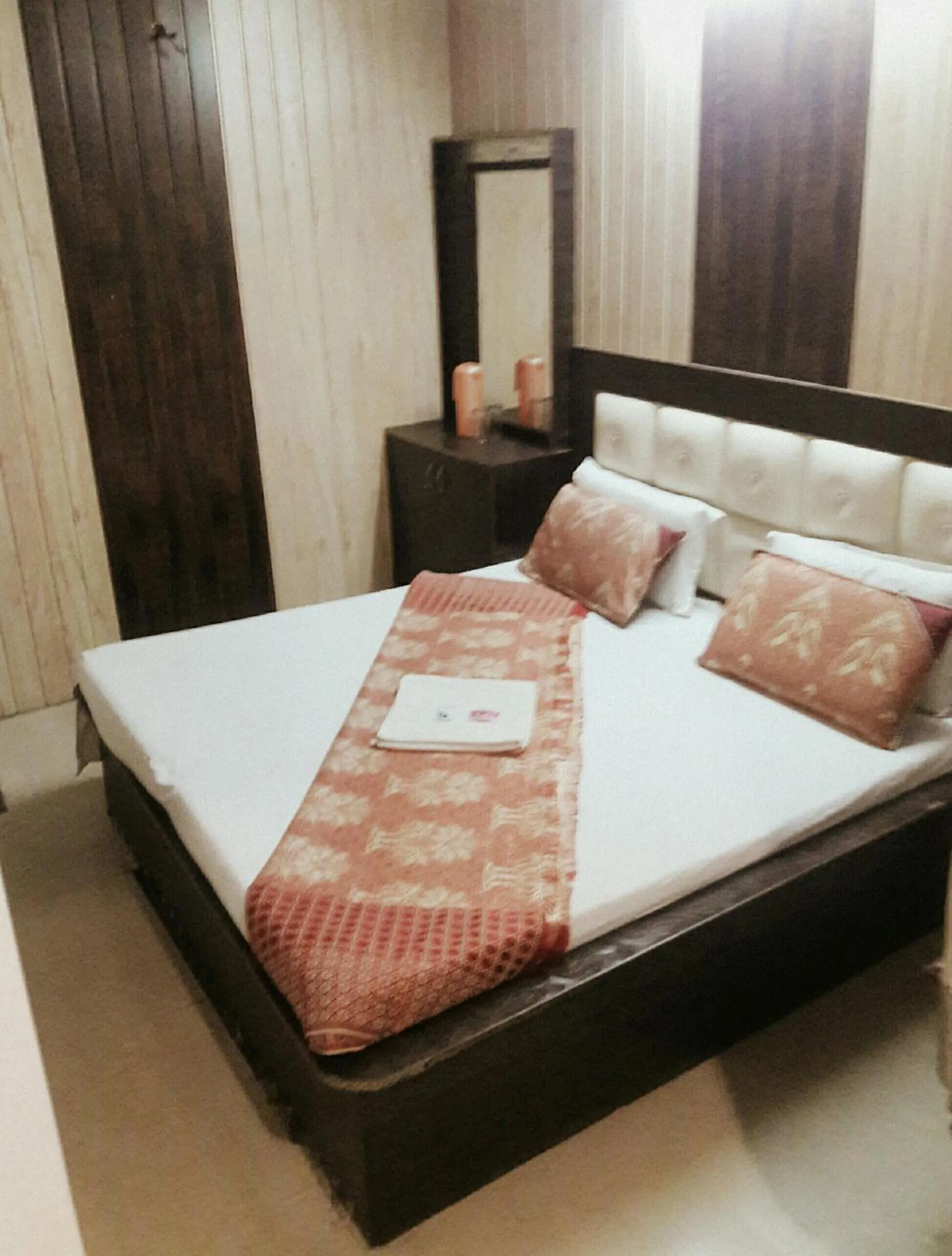 Bedroom, Bed in Hotel Shehnaz Inn - Walking Distance for Golden Temple