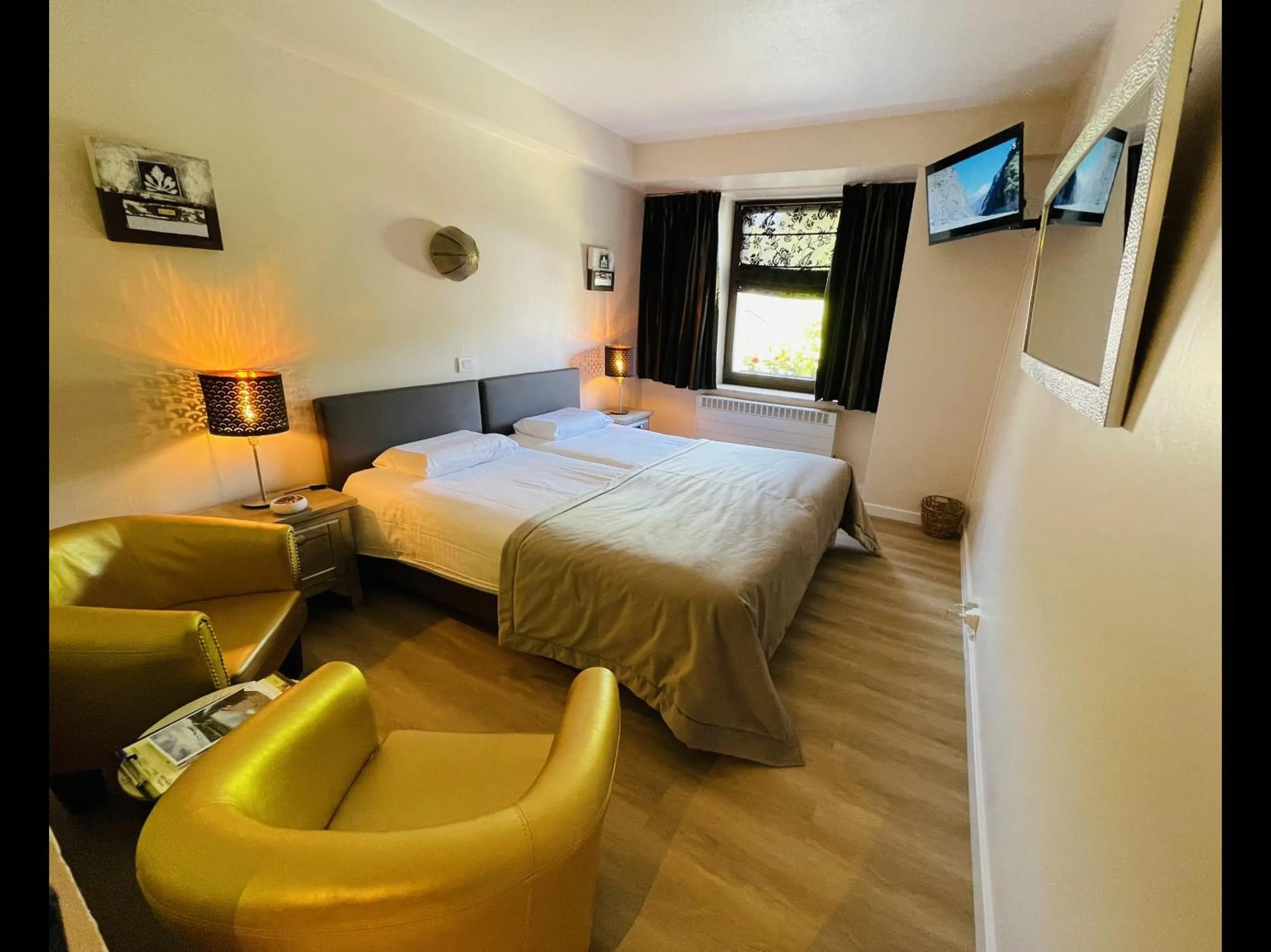 Bed in Hostellerie Sainte-Cécile