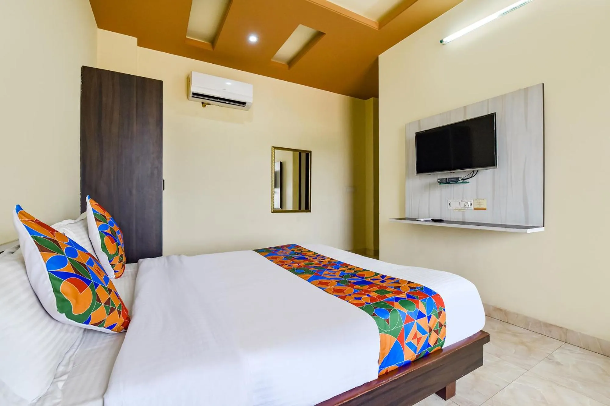 Bed in FabHotel Bikaner Heritage