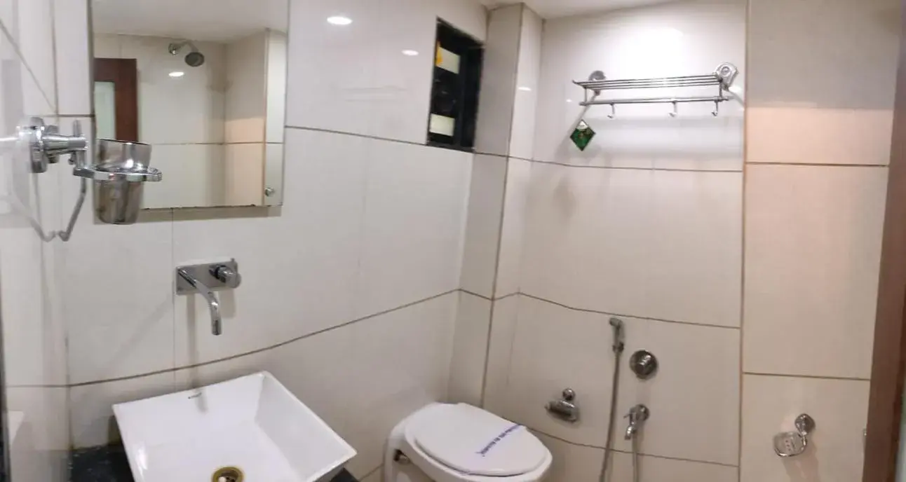 Bathroom in Hotel Zenith Bathroom in Hotel Zenith