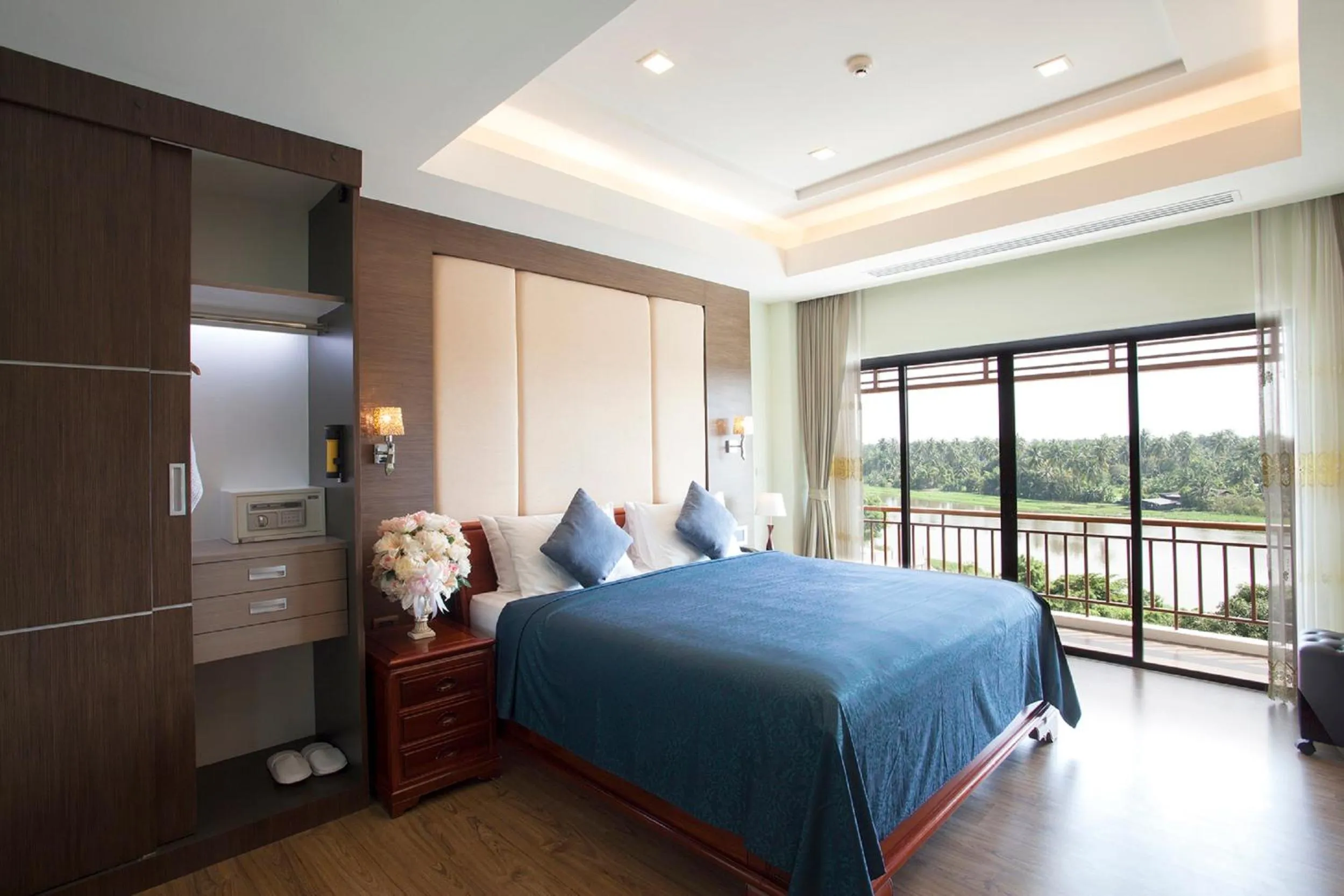 Bed in RK Riverside Resort & Spa (Reon Kruewal)