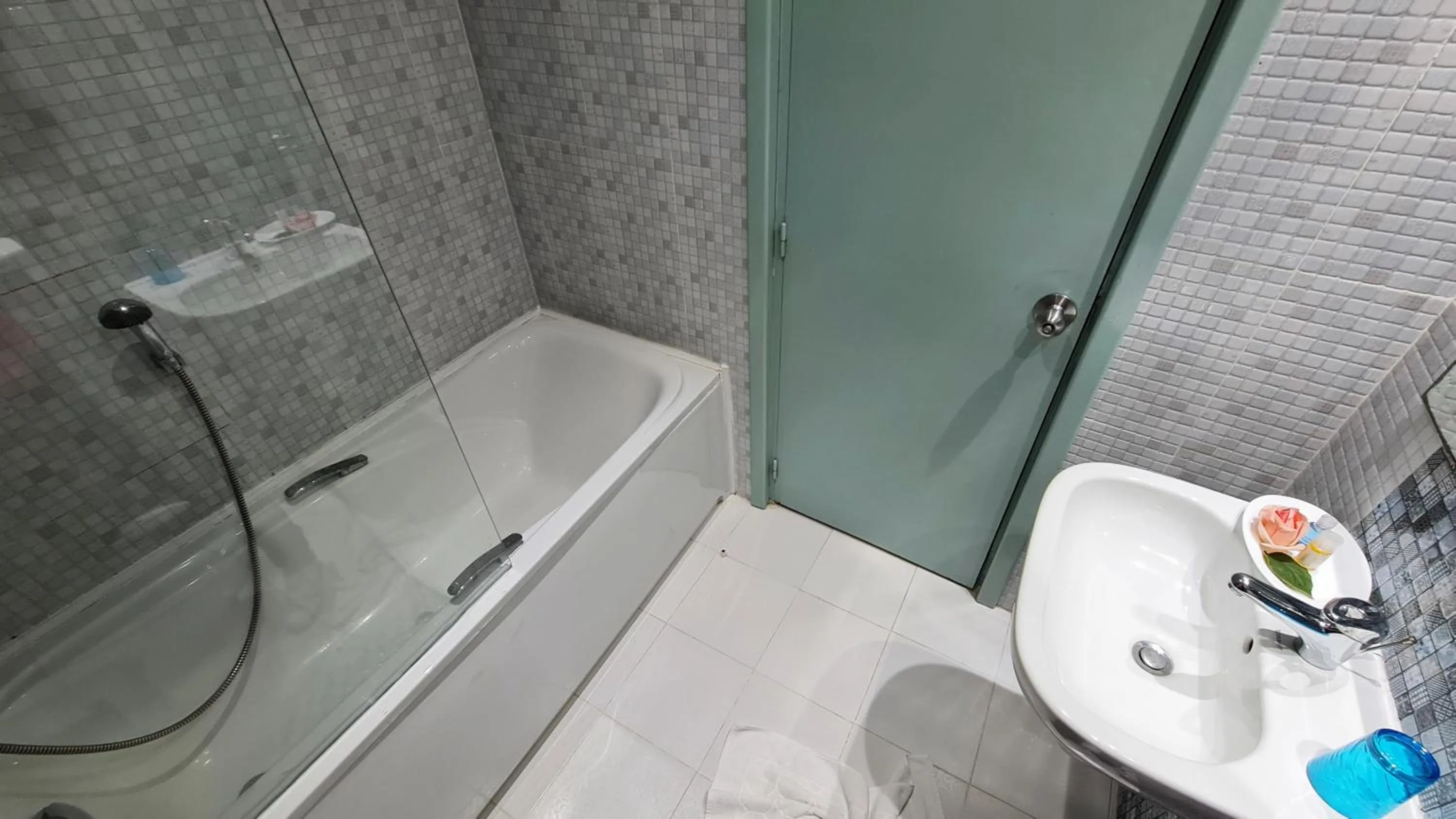 Bathroom in Hotel Khella