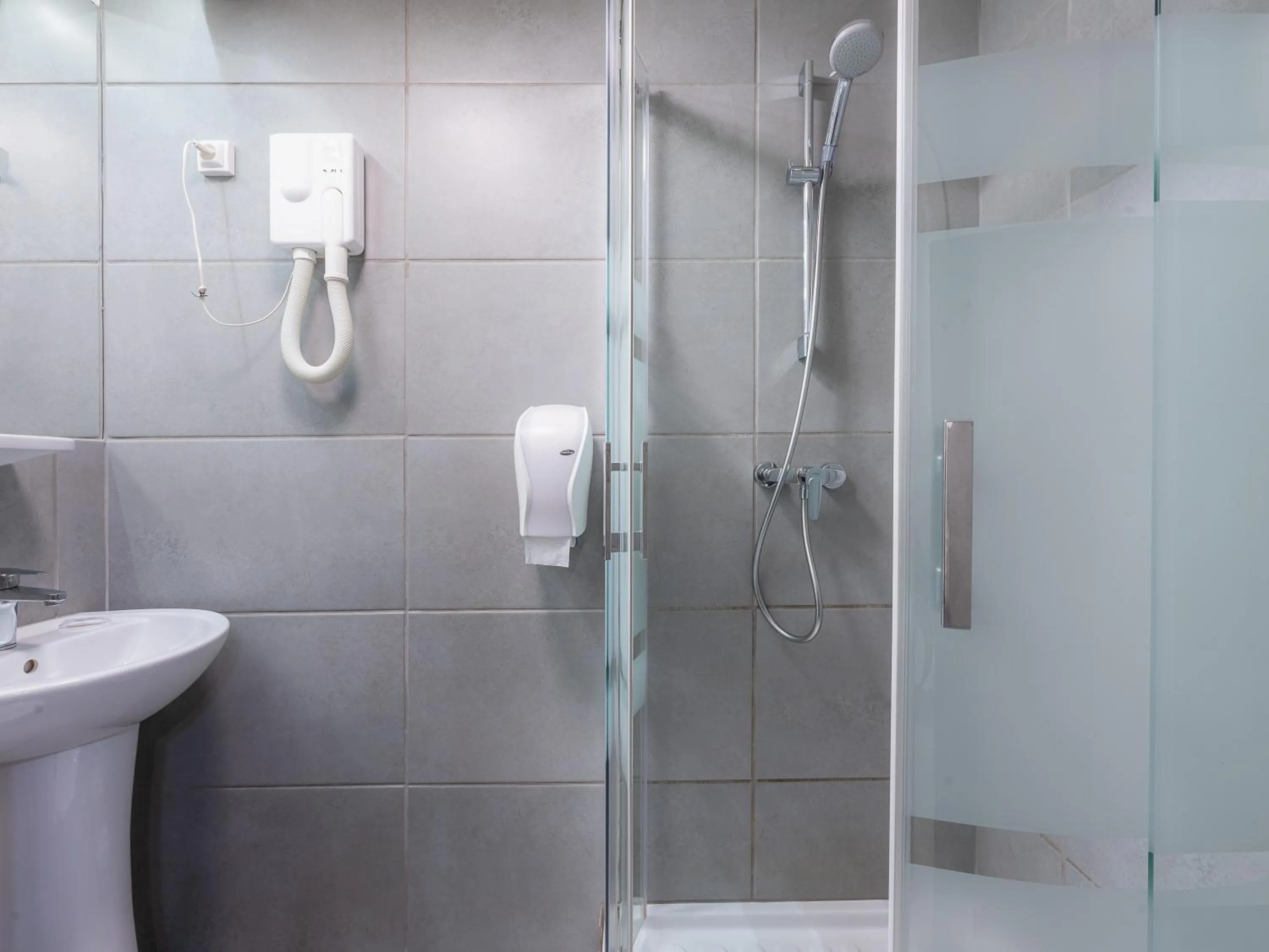 Shower in Hôtel du Helder