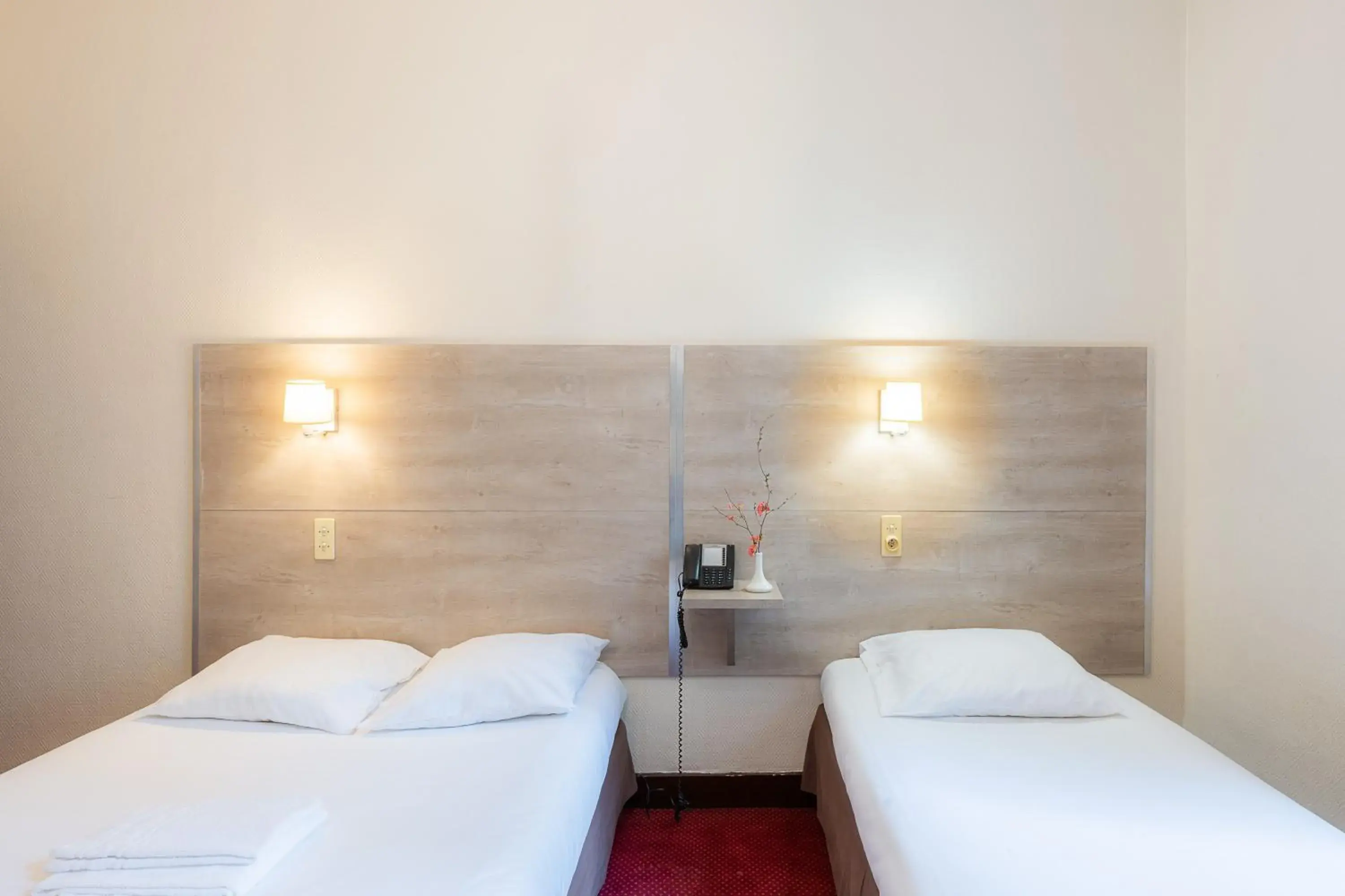 Photo of the whole room, Bed in Hôtel du Helder Photo of the whole room, Bed in Hôtel du Helder