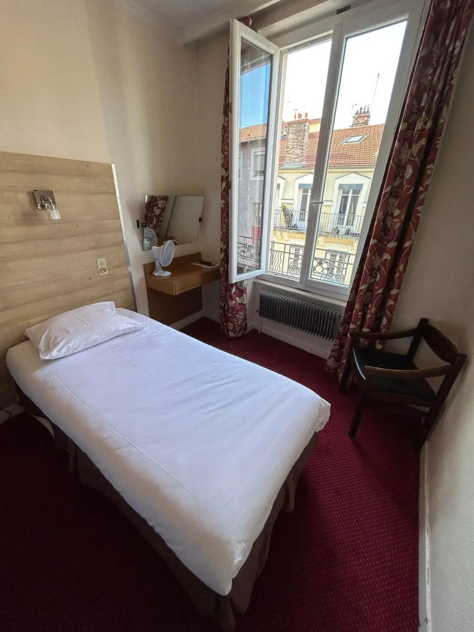 Bed in Hôtel du Helder Bed in Hôtel du Helder