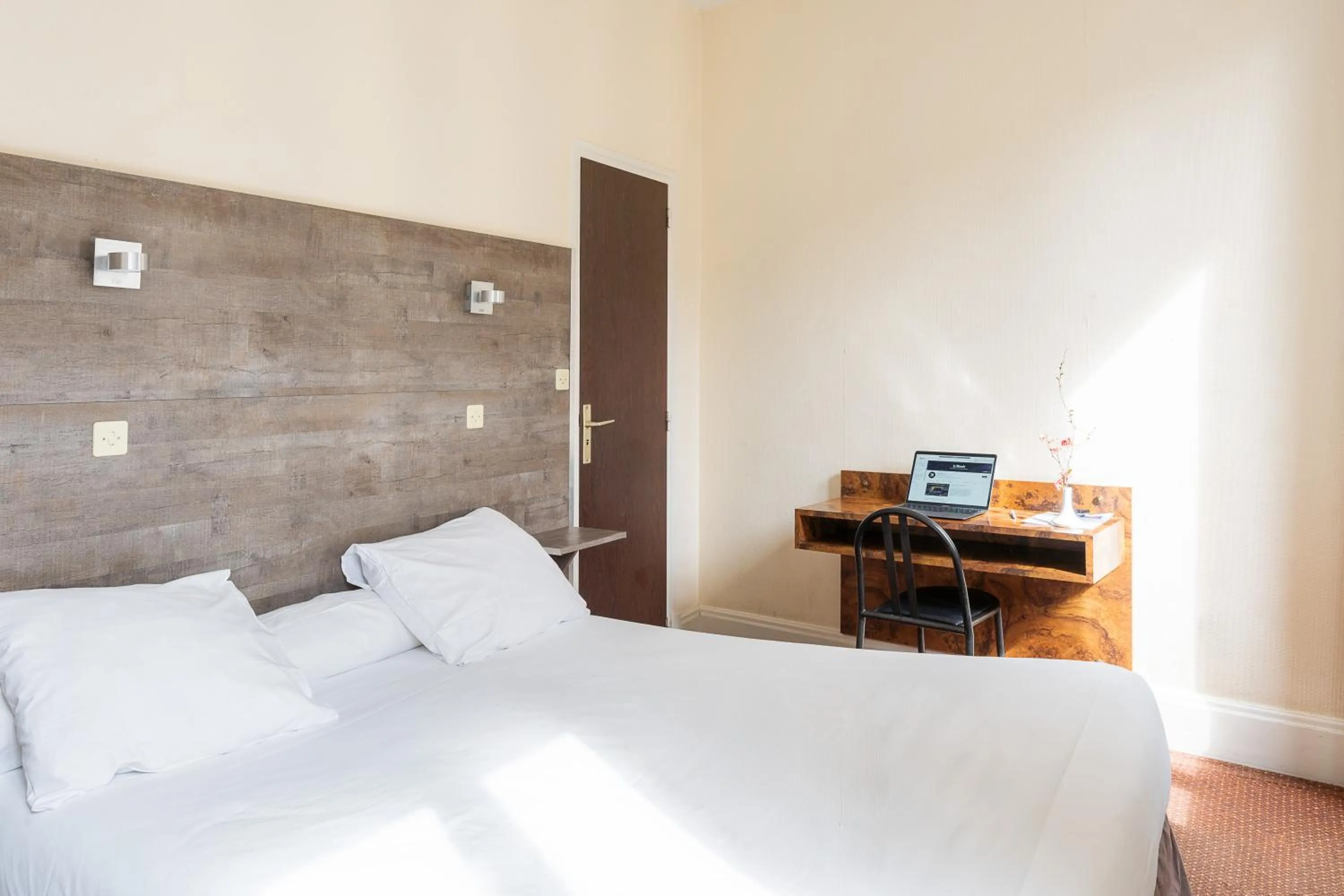 Photo of the whole room, Bed in Hôtel du Helder