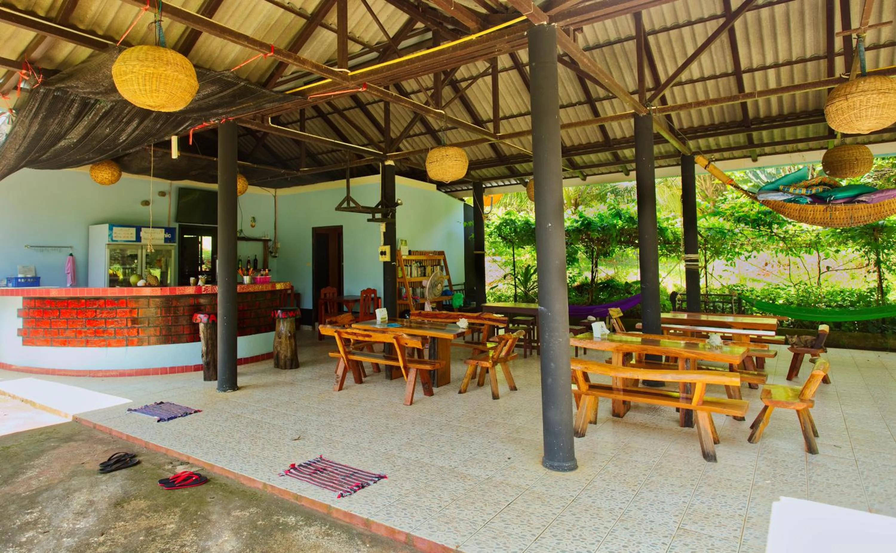 Restaurant/places to eat in Sea View Resort