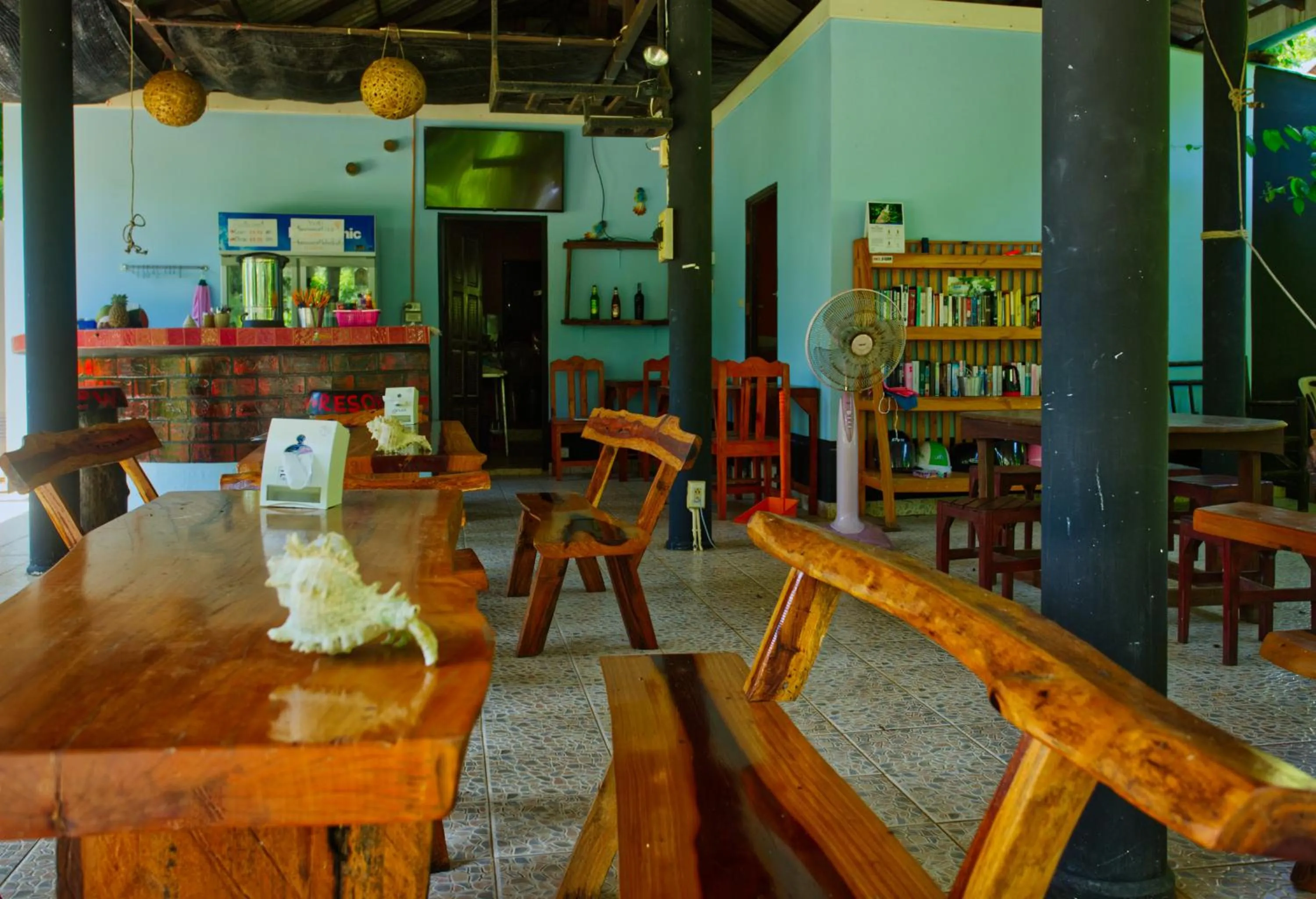 Restaurant/places to eat in Sea View Resort