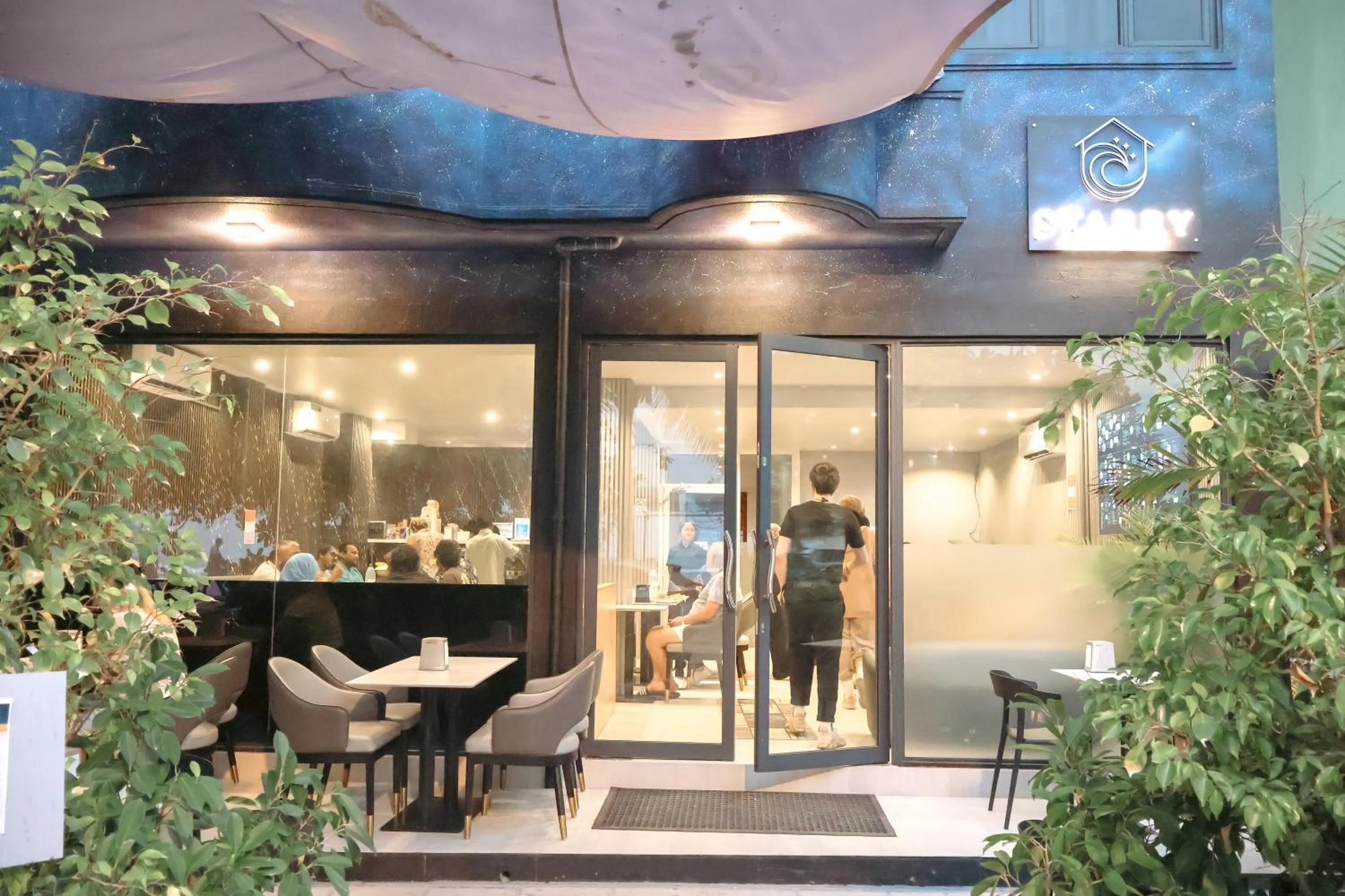 Restaurant/places to eat in Starry Beach Inn