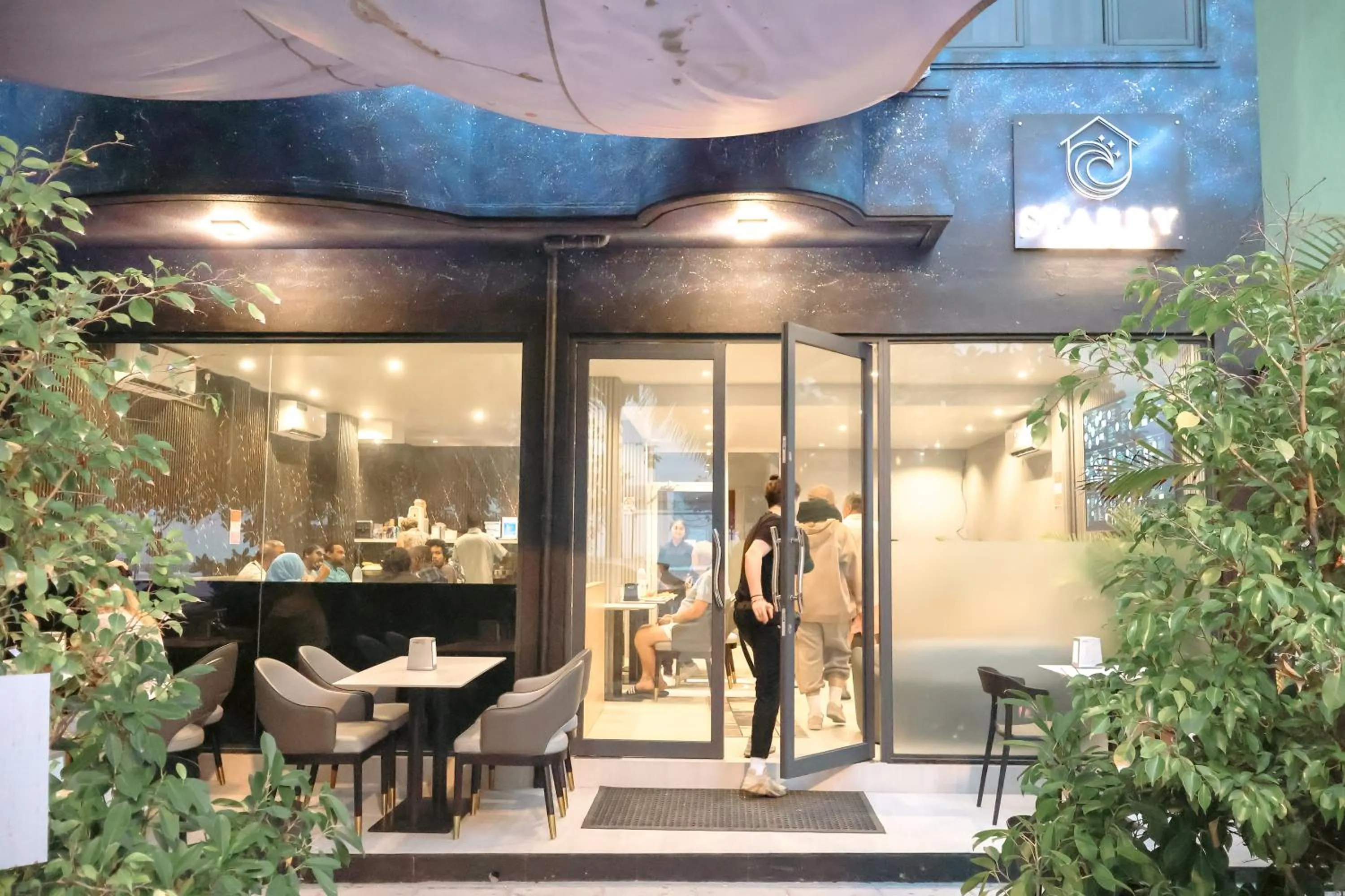 Restaurant/places to eat in Starry Beach Inn