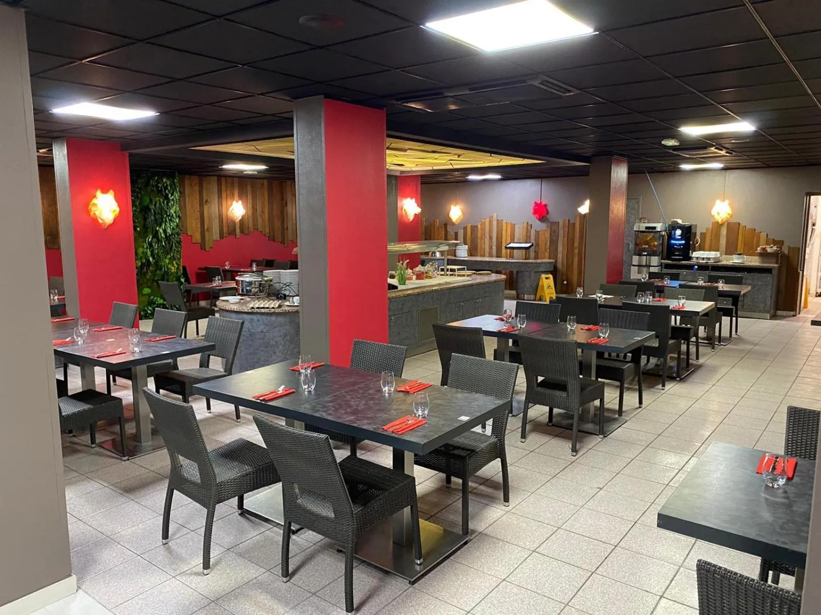 Restaurant/places to eat in Hôtel Saphir Lyon