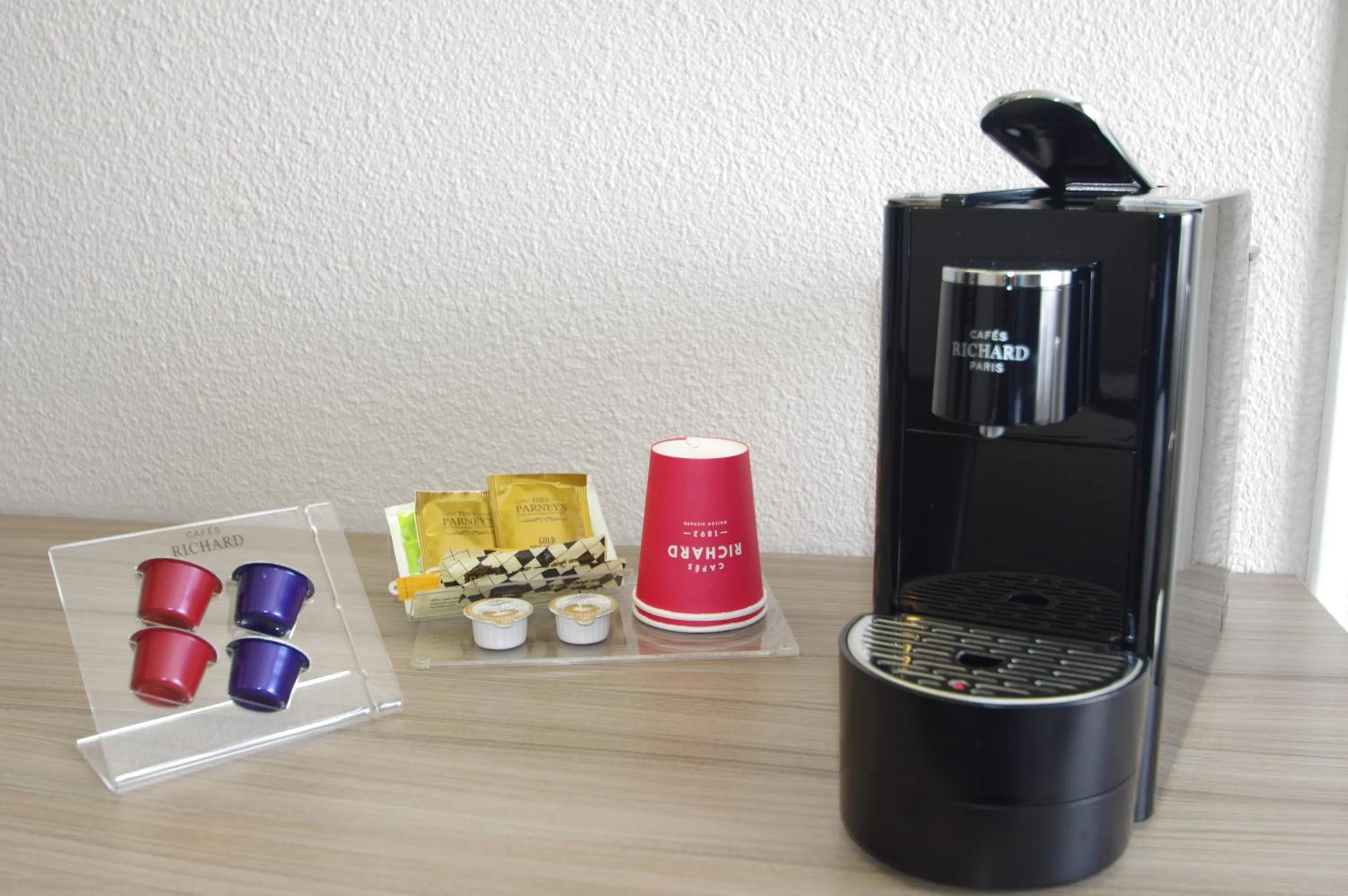 Coffee/tea facilities in Hôtel Saphir Lyon