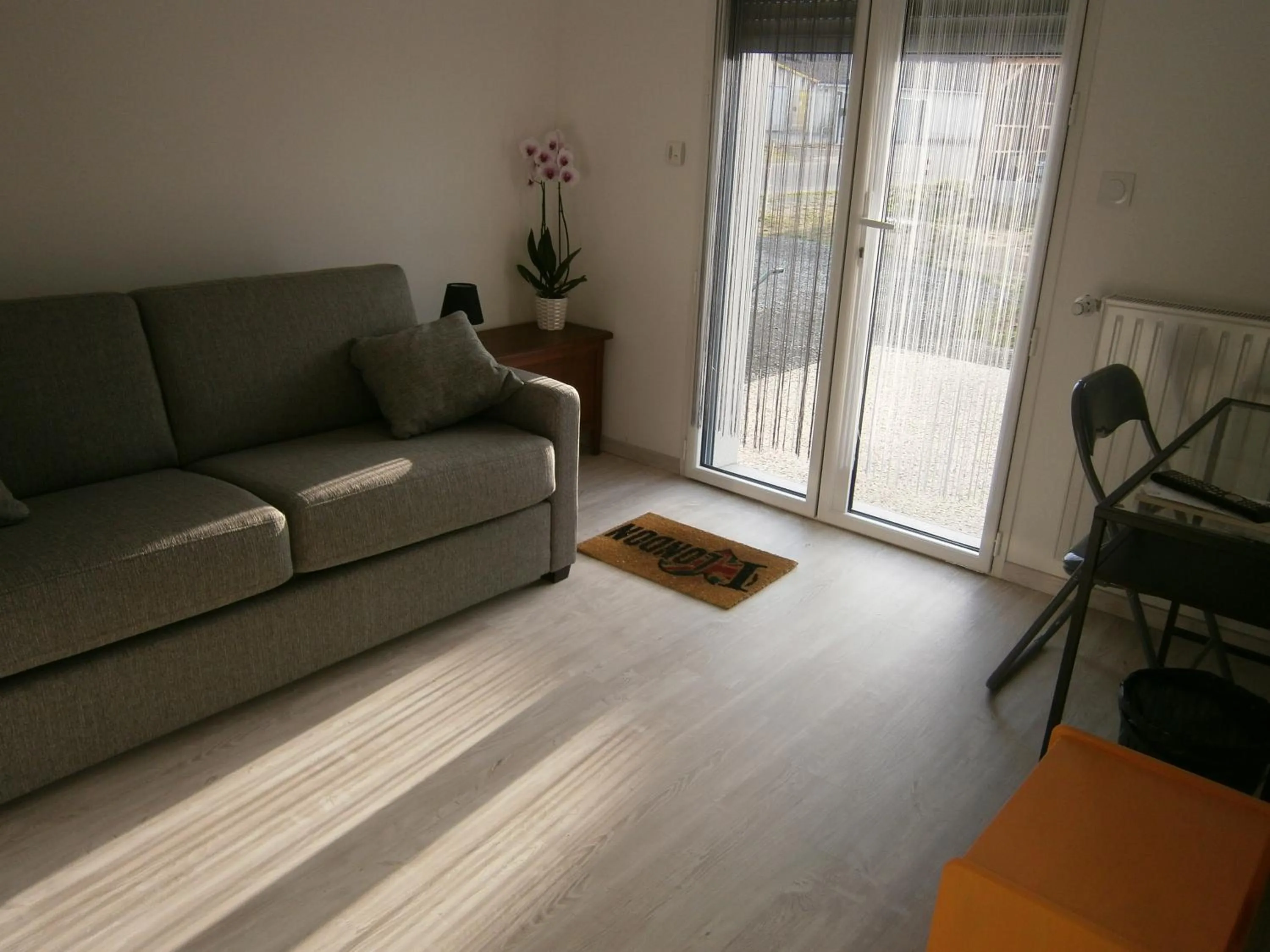 Photo of the whole room in Chez Elisa