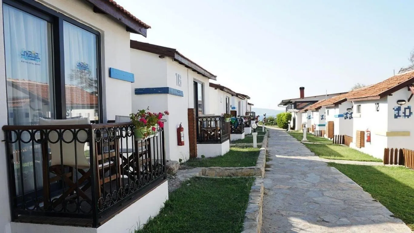 Maya Bistro Hotel & Beach