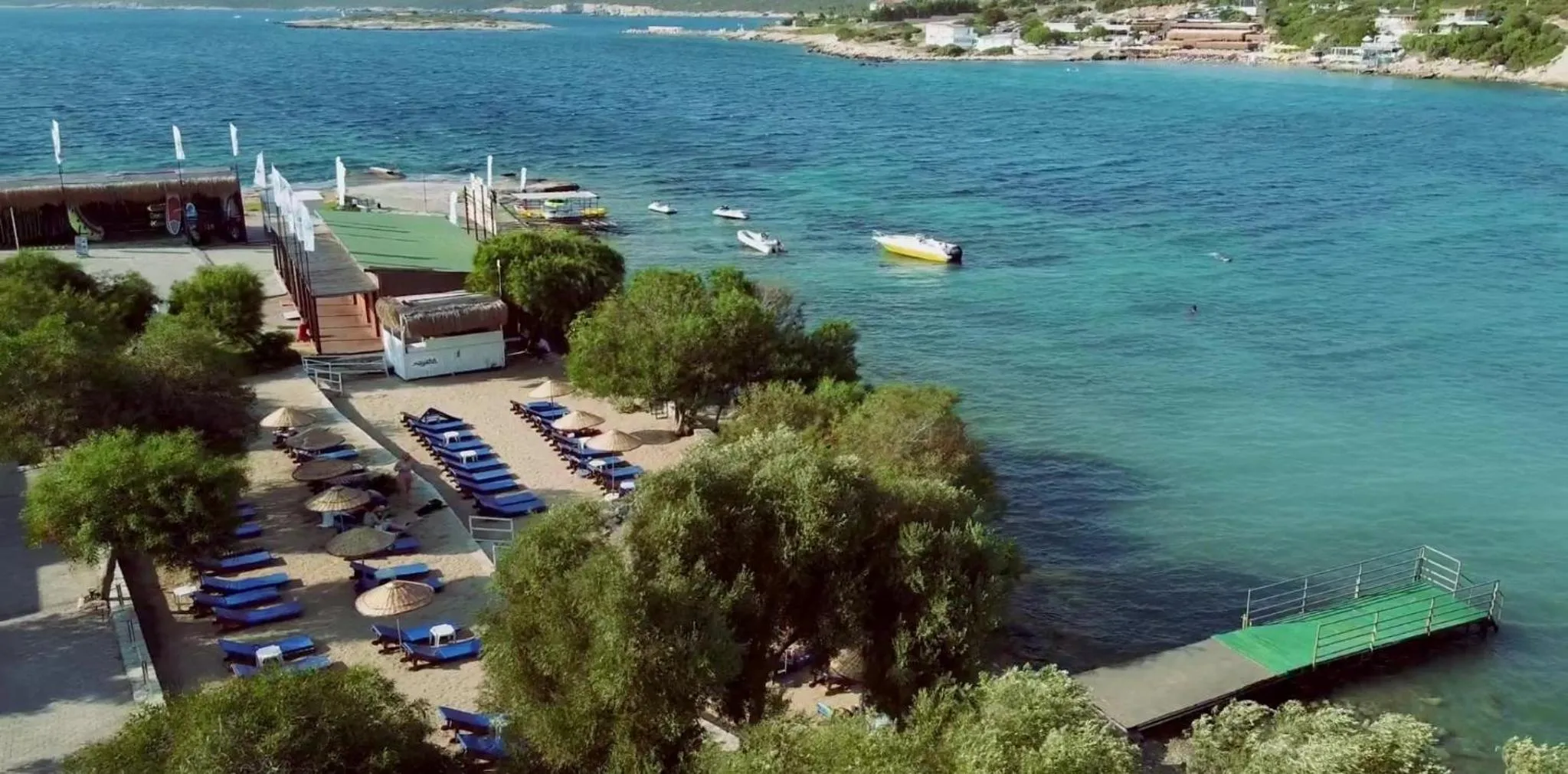 Beach in Maya Bistro Hotel & Beach