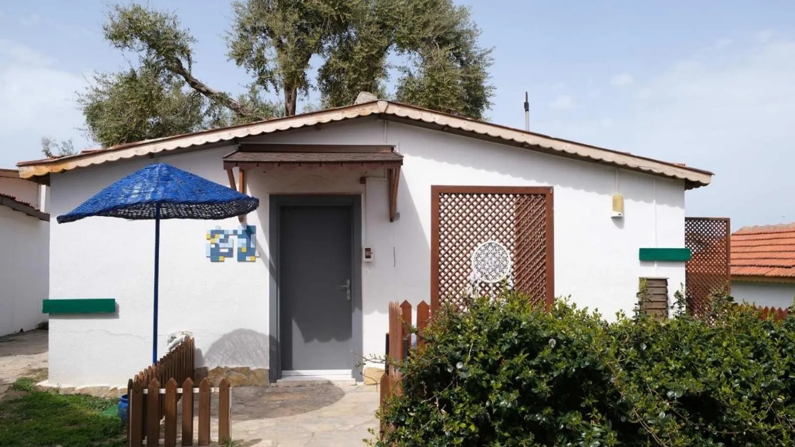 Maya Bistro Hotel & Beach